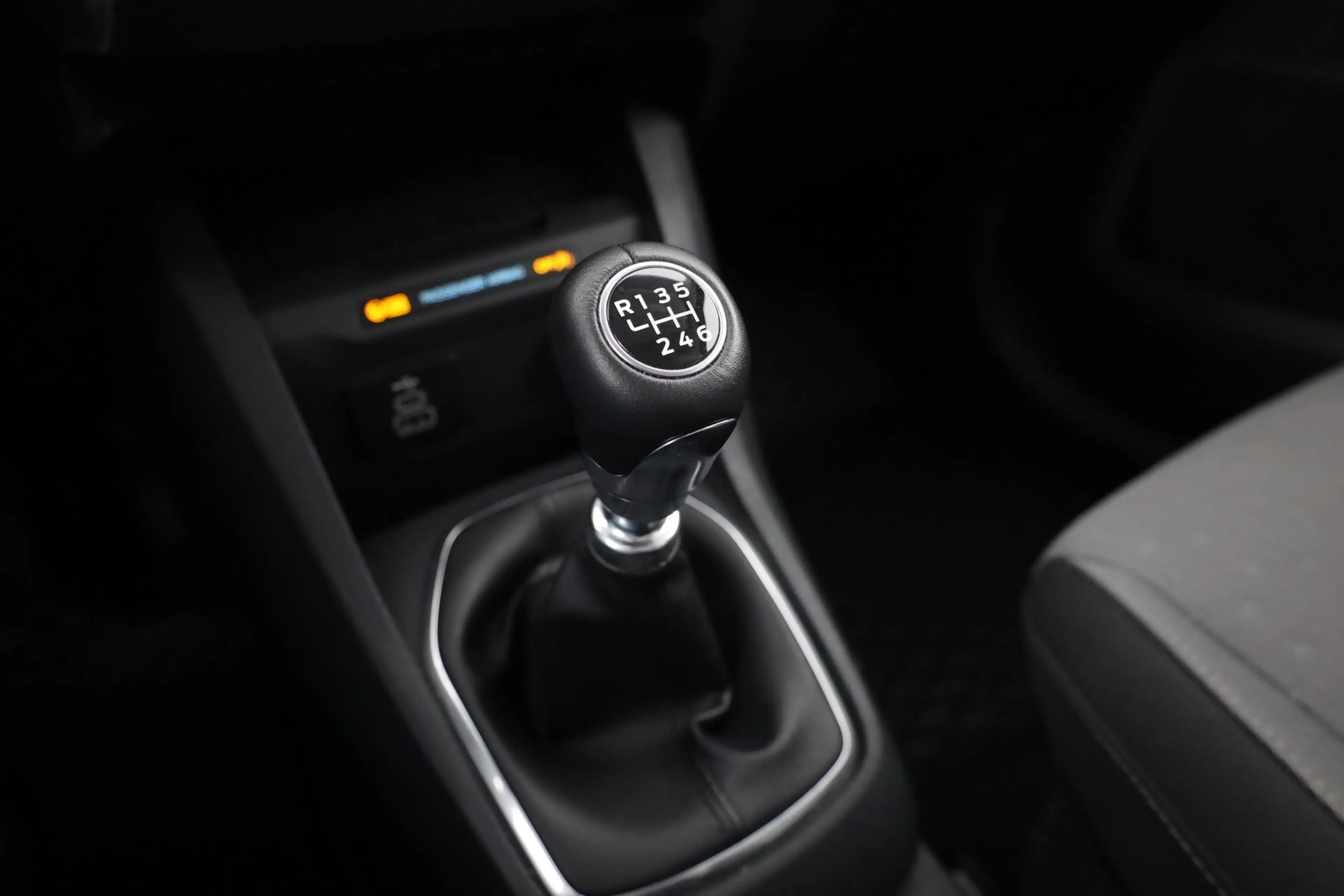 Ford Tourneo Courier 1.0 EcoBoost Titanium Kamera AHK — photo 15