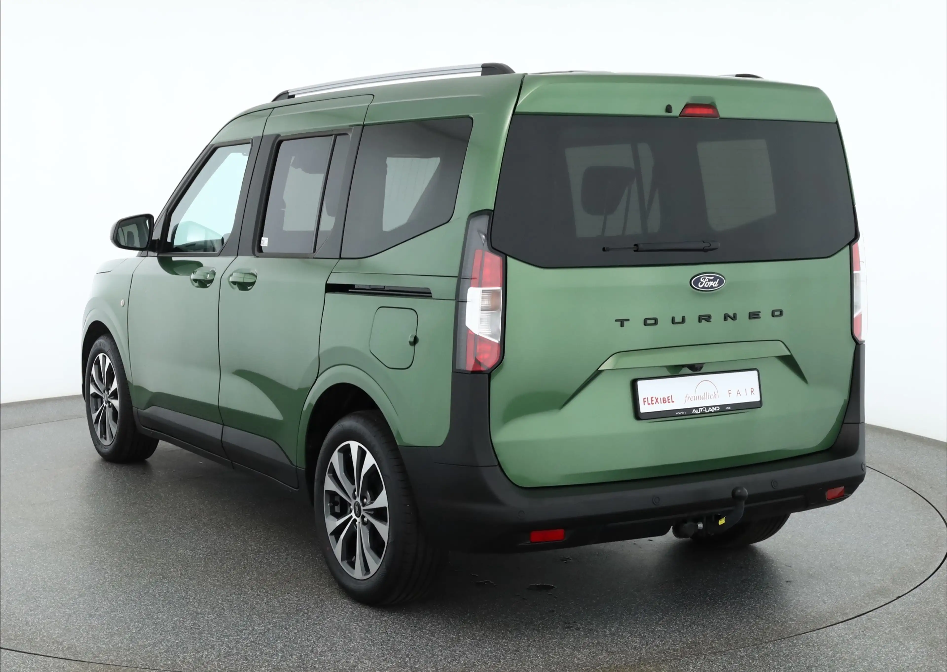 Ford Tourneo Courier 1.0 EcoBoost Titanium Kamera AHK — photo 4