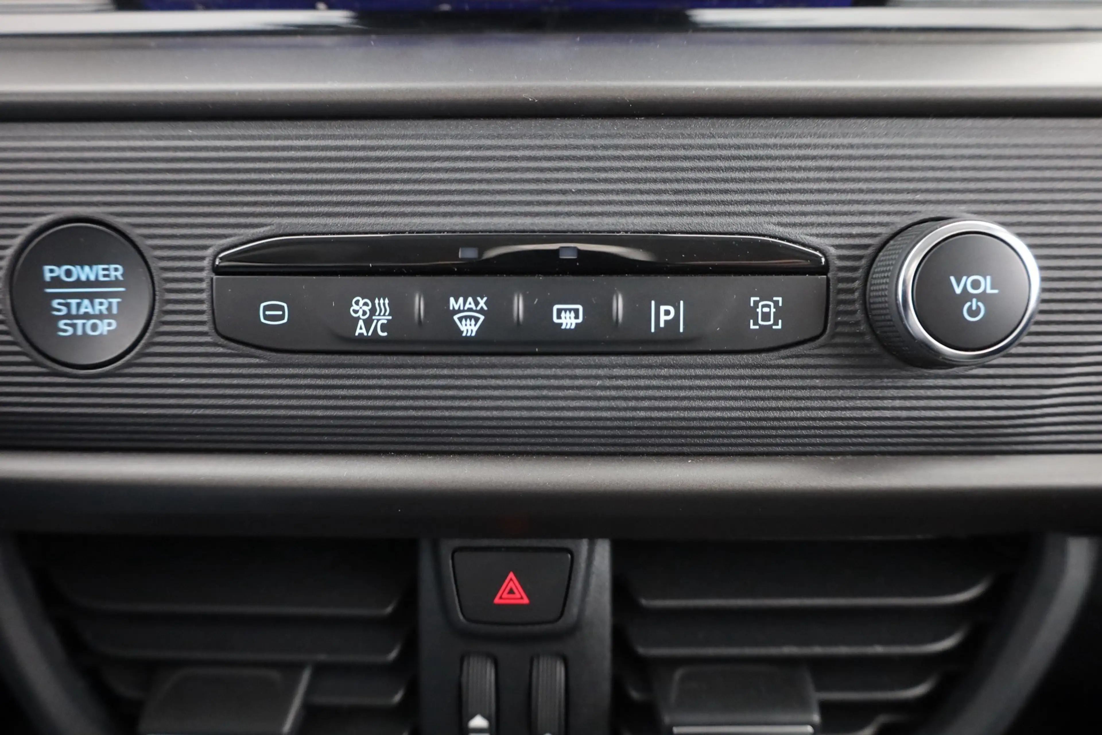 Ford Tourneo Courier 1.0 EcoBoost Titanium Kamera AHK — photo 13