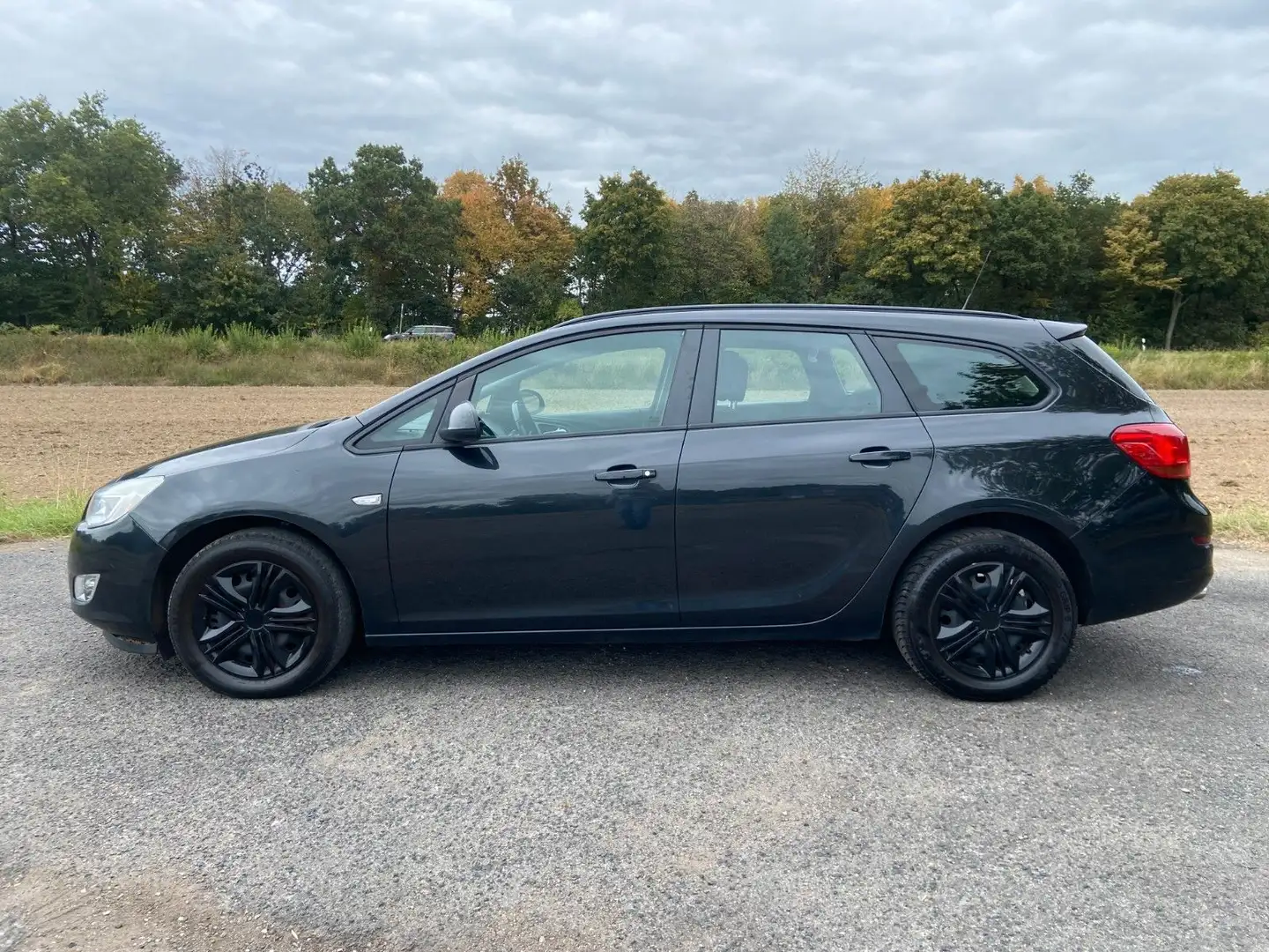 Opel Astra J 1.4 Sports Tourer Edition Klima PDC Zwart - 2