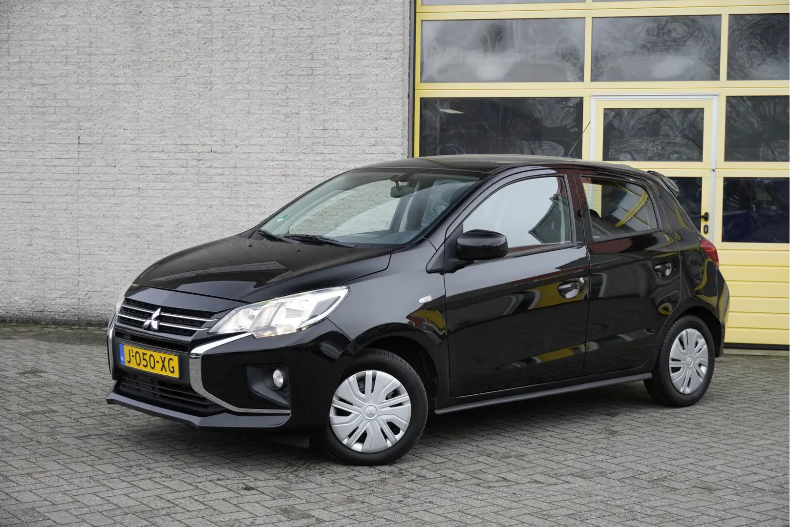 Mitsubishi Space Star 1.0 5drs Cool+ BJ2020 Audio installatie | Airco | Zwart - 2