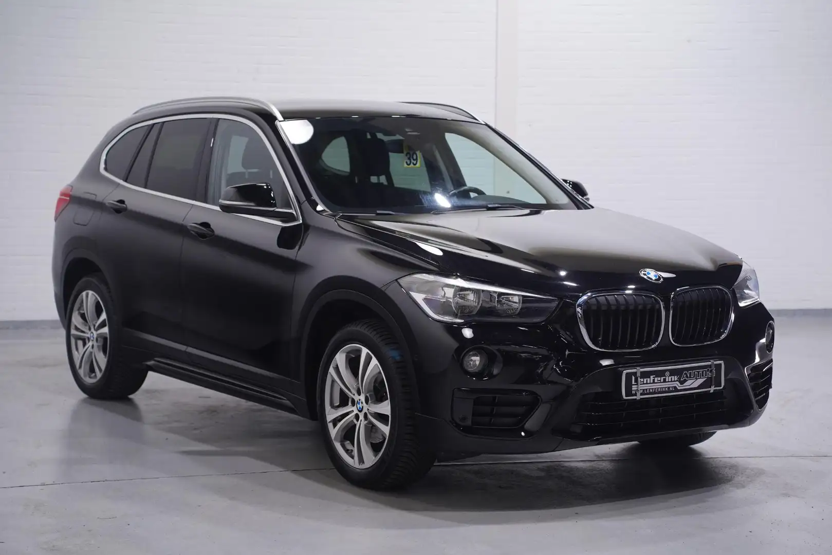 BMW X1 sDrive18i Sportline Cruise Sportstoelen PDC v+a St Zwart - 2
