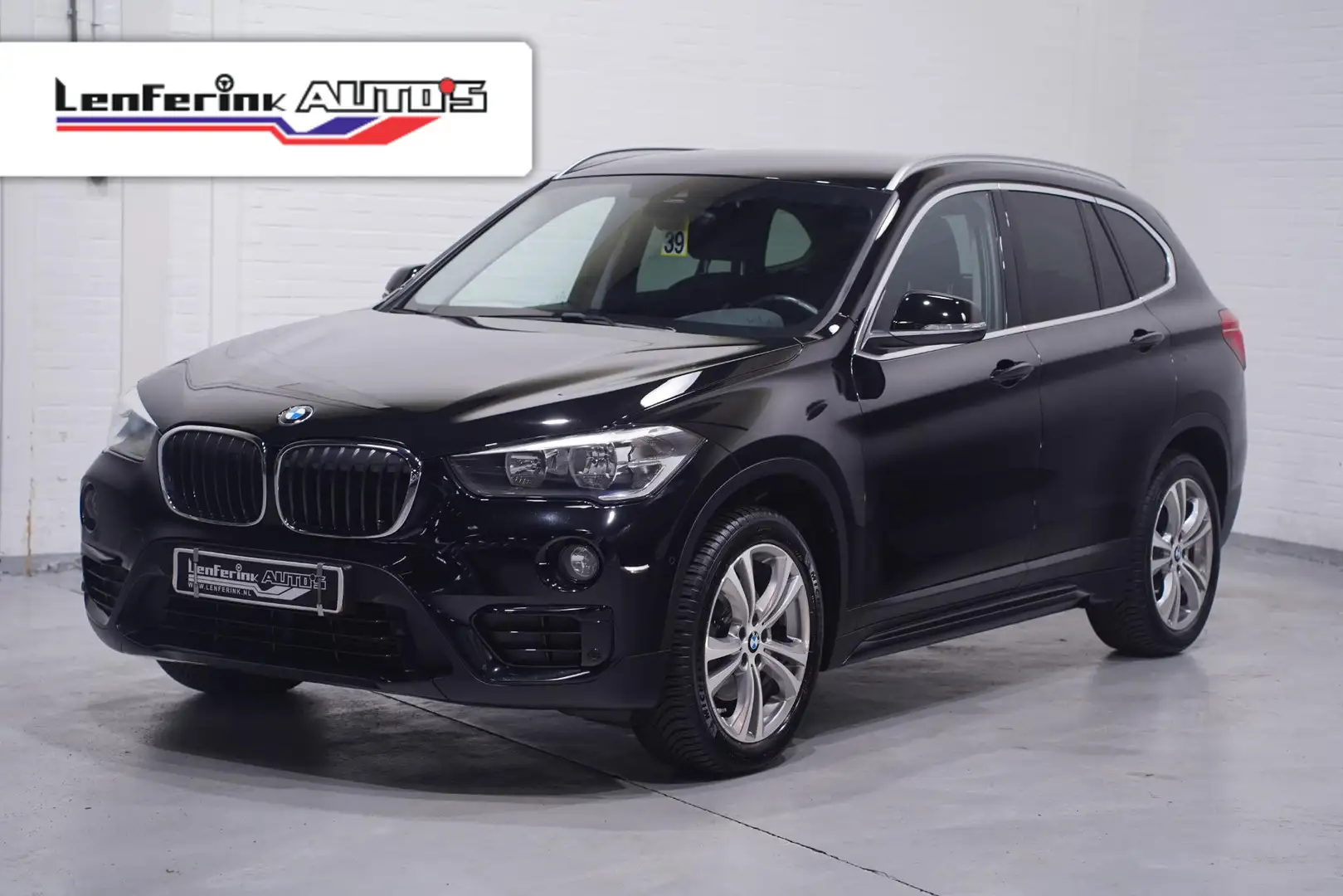 BMW X1 sDrive18i Sportline Cruise Sportstoelen PDC v+a St Zwart - 1