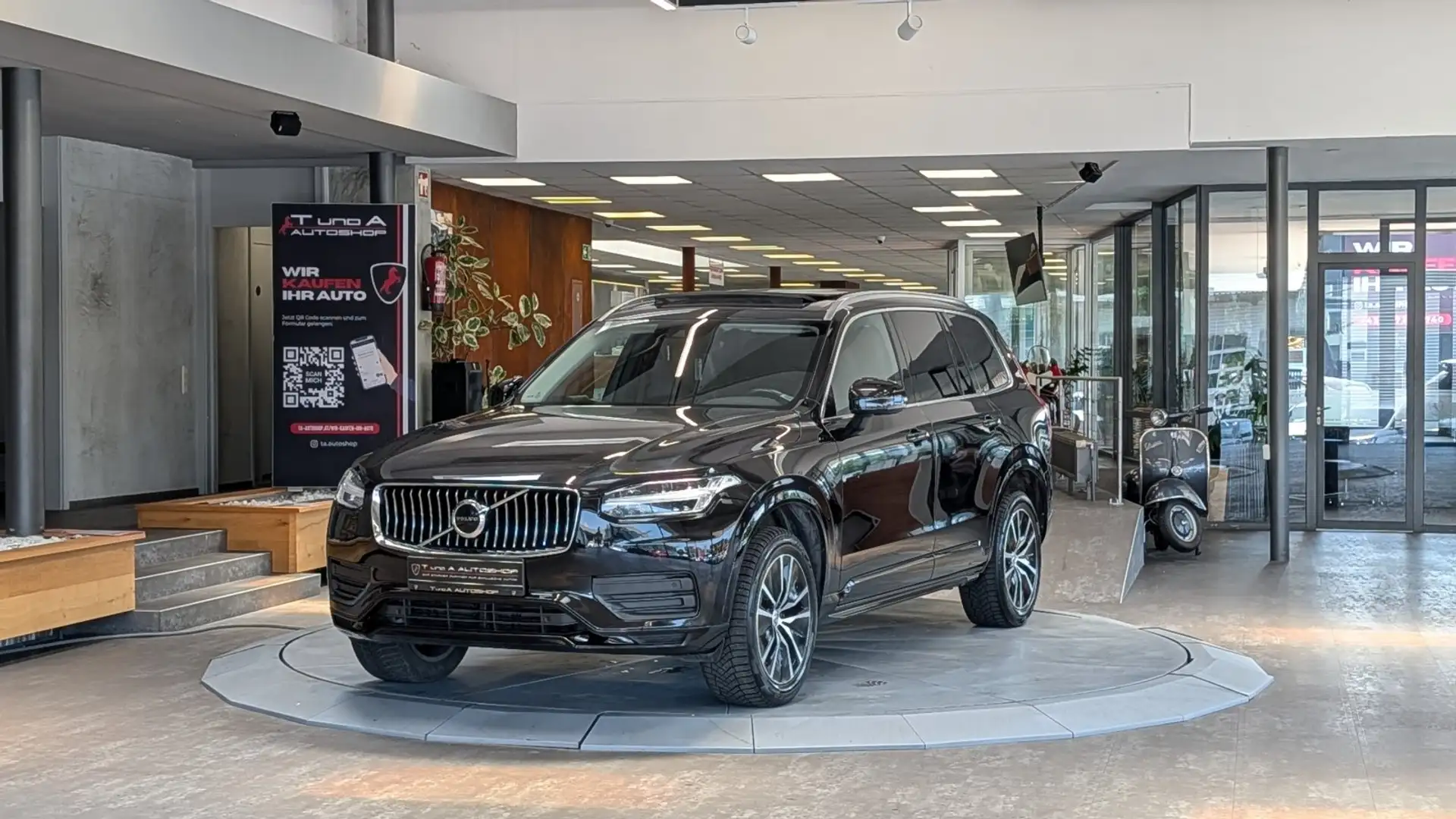 Volvo XC90 B5 Momentum Pro 7-Sitzer AWD Aut. *Pano*AHK*19Zoll Schwarz - 1