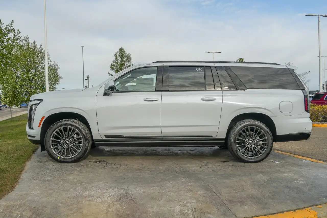Cadillac Escalade снимка Cadillac Escalade