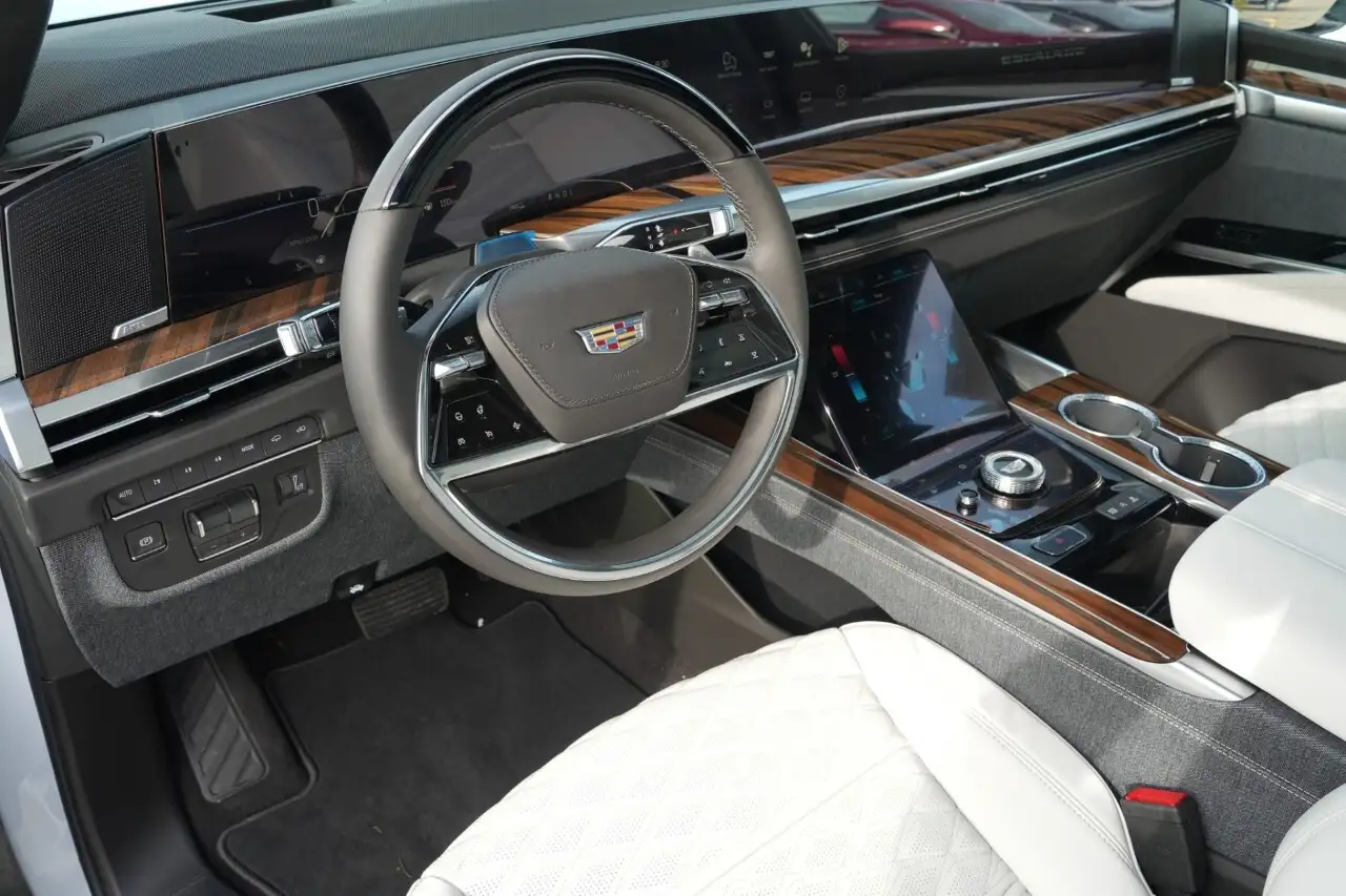 Cadillac Escalade снимка Cadillac Escalade