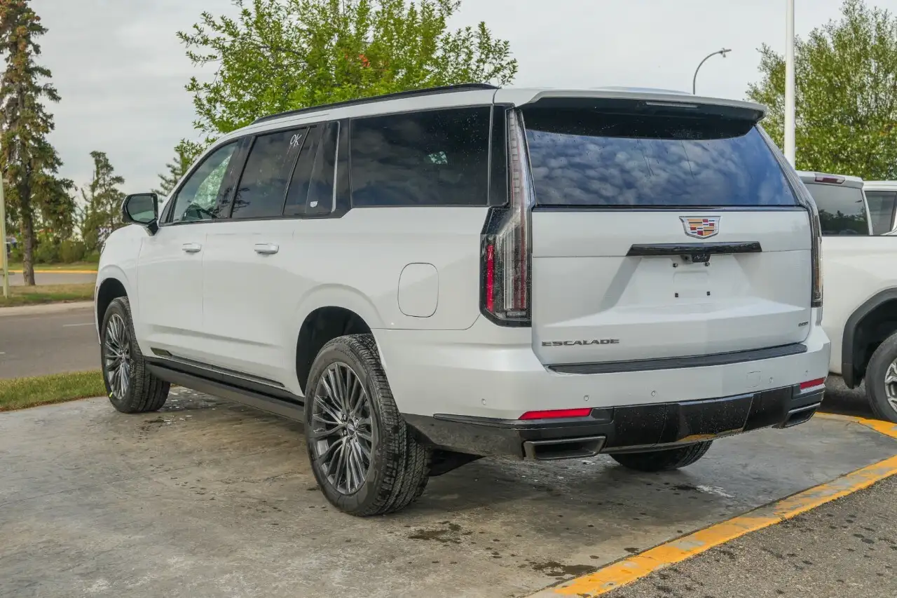 Cadillac Escalade снимка Cadillac Escalade