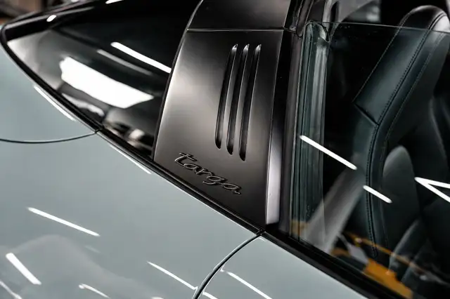 Porsche 911 view 9