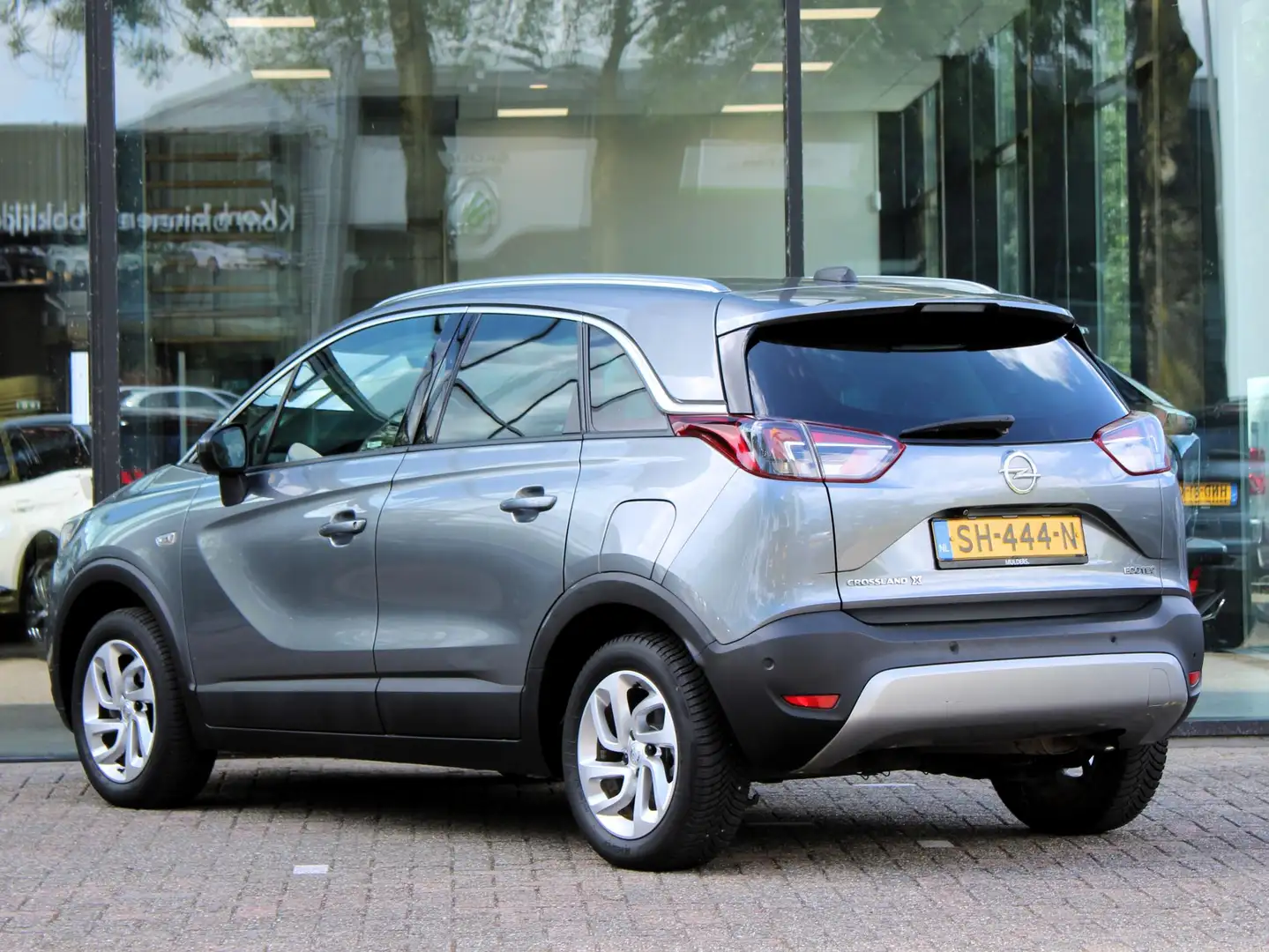 Opel Crossland X 1.2 Turbo Innovation | Navi / Camera / Climate Grijs - 2