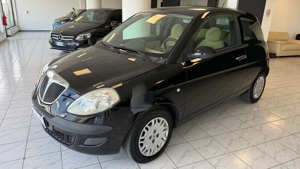 Lancia Ypsilon 1.2 16v Oro