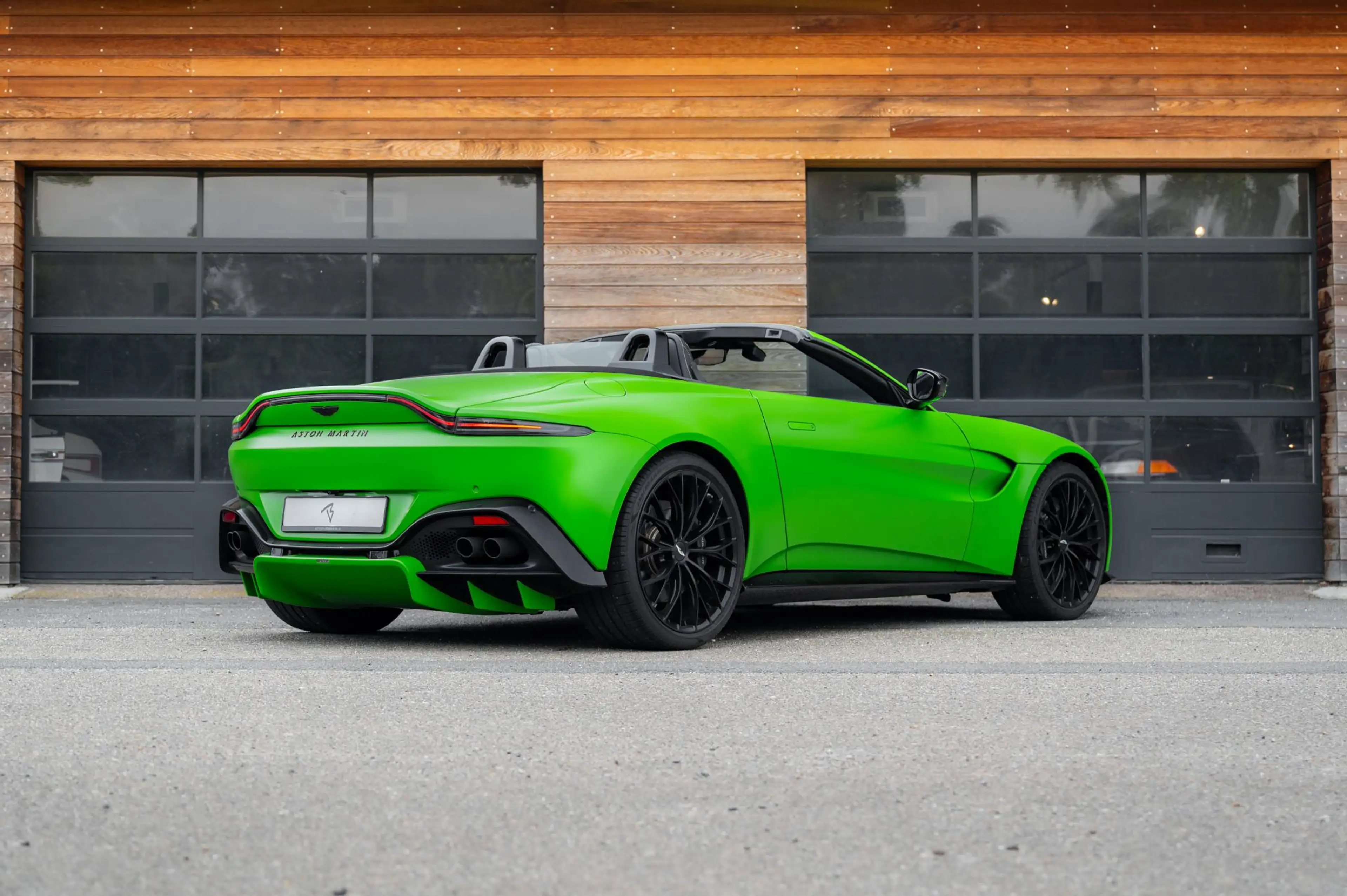 Aston Martin Vantage Roadster 4.0 V8 510pk | Kermit Green — photo 4