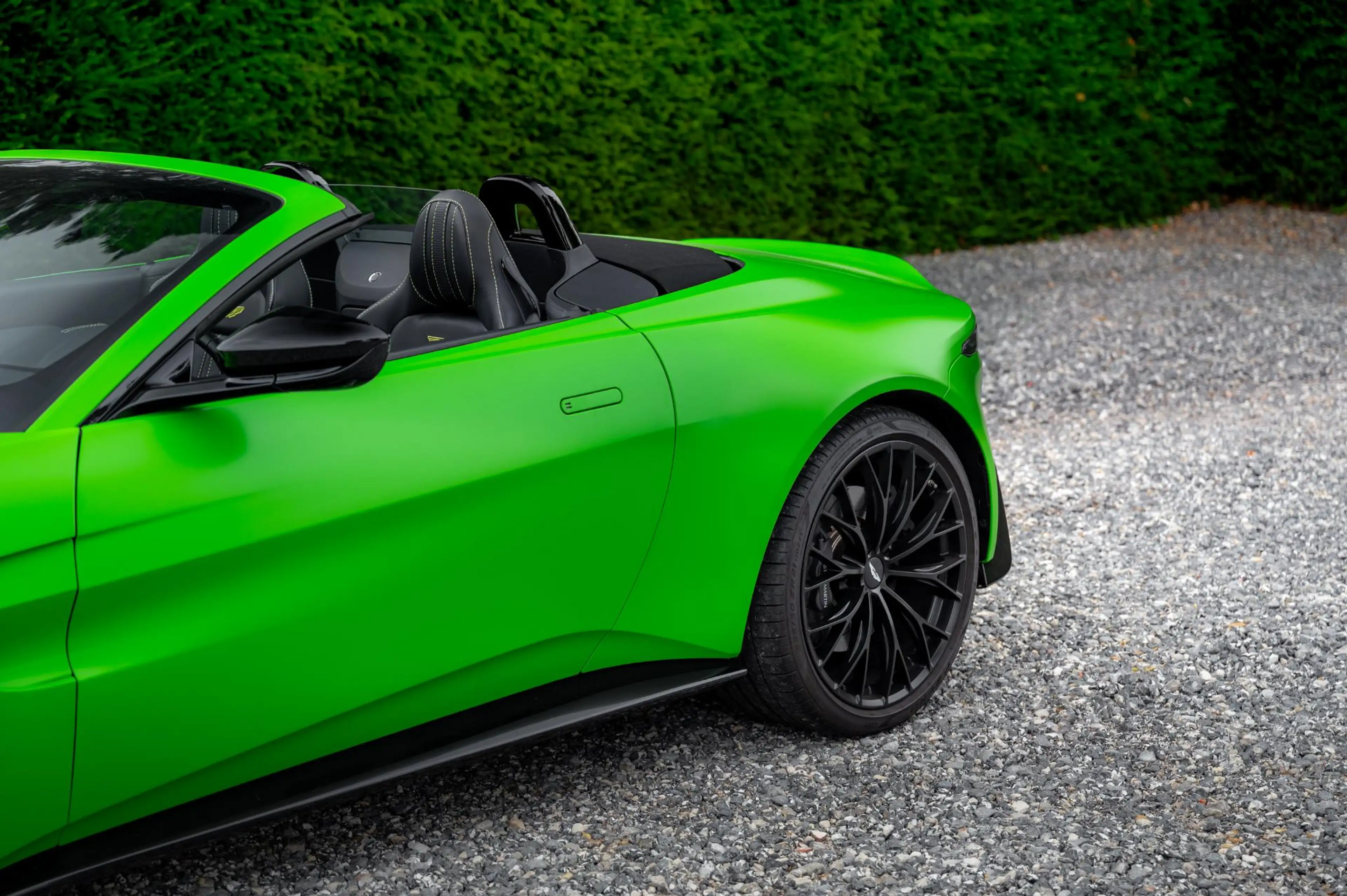 Aston Martin Vantage Roadster 4.0 V8 510pk | Kermit Green — photo 27