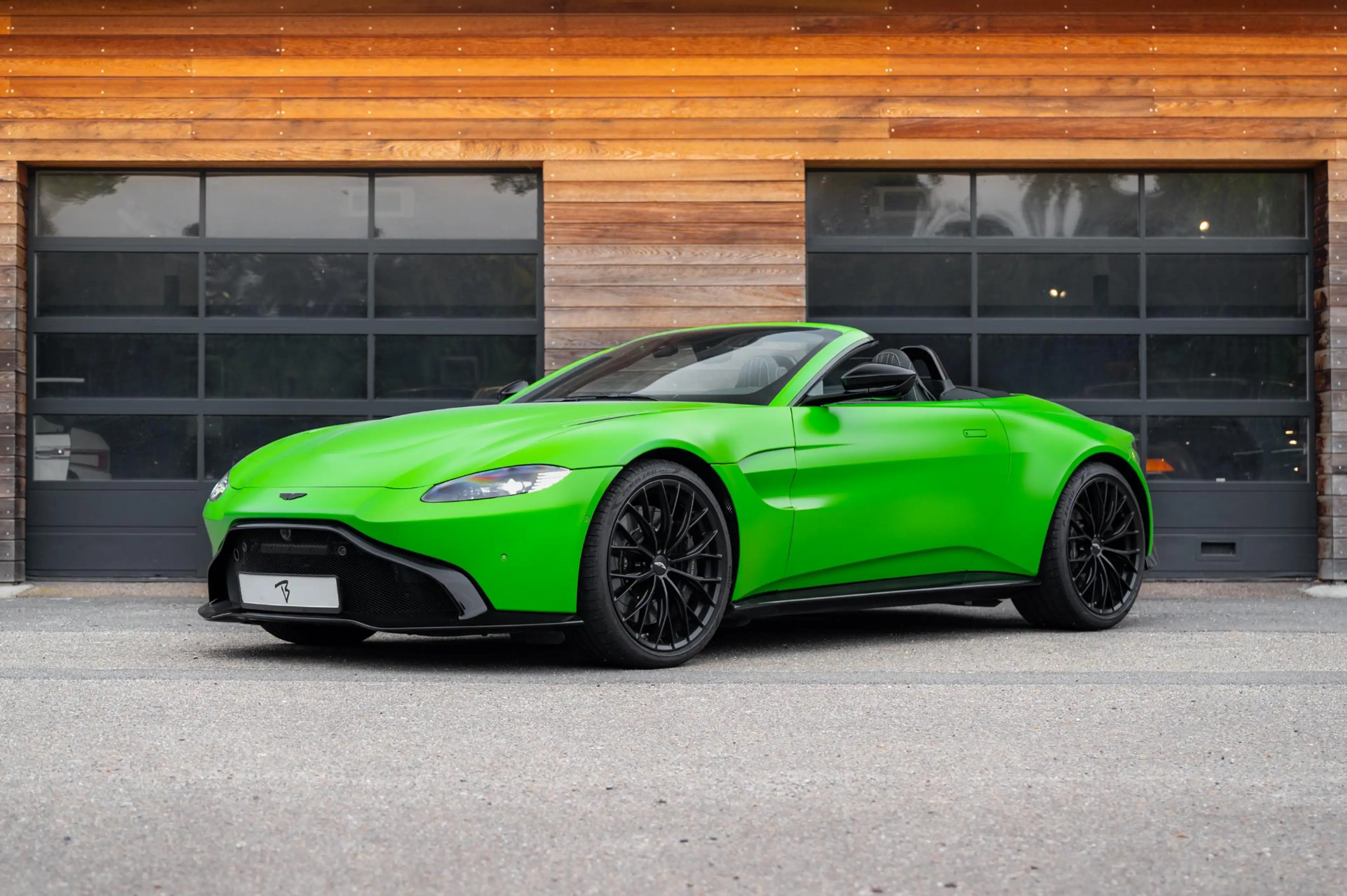Aston Martin Vantage Roadster 4.0 V8 510pk | Kermit Green