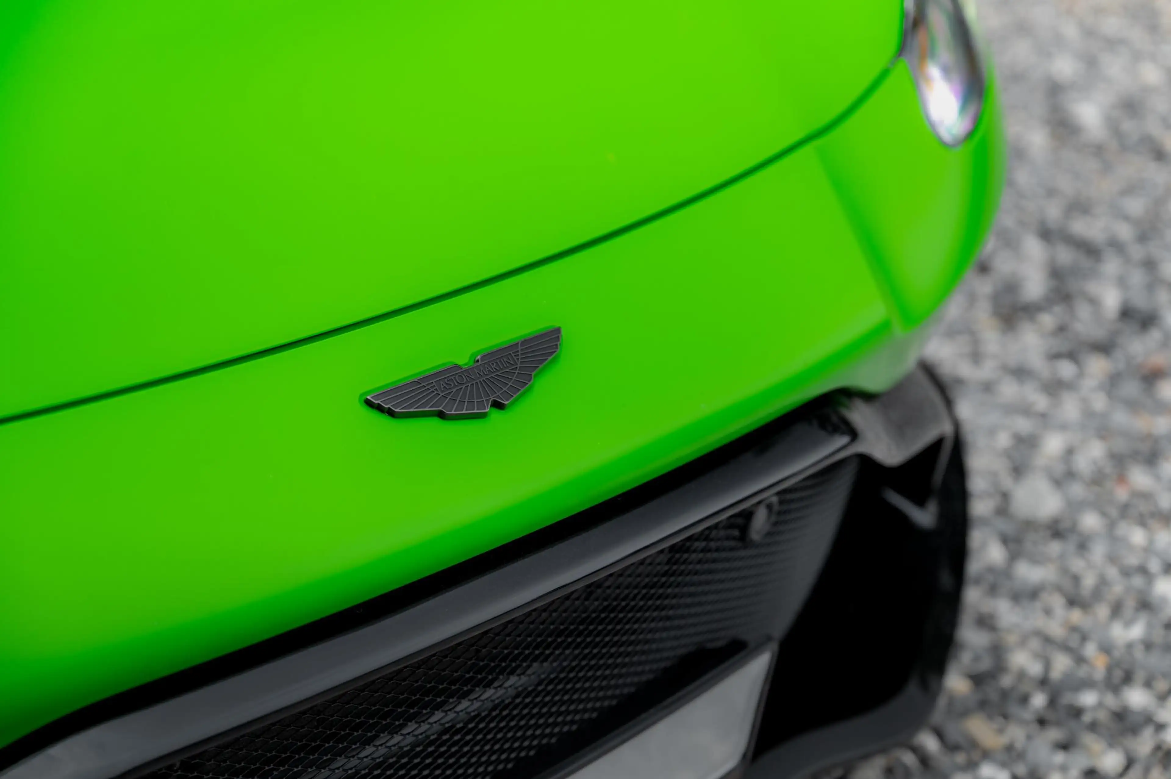 Aston Martin Vantage Roadster 4.0 V8 510pk | Kermit Green — photo 24
