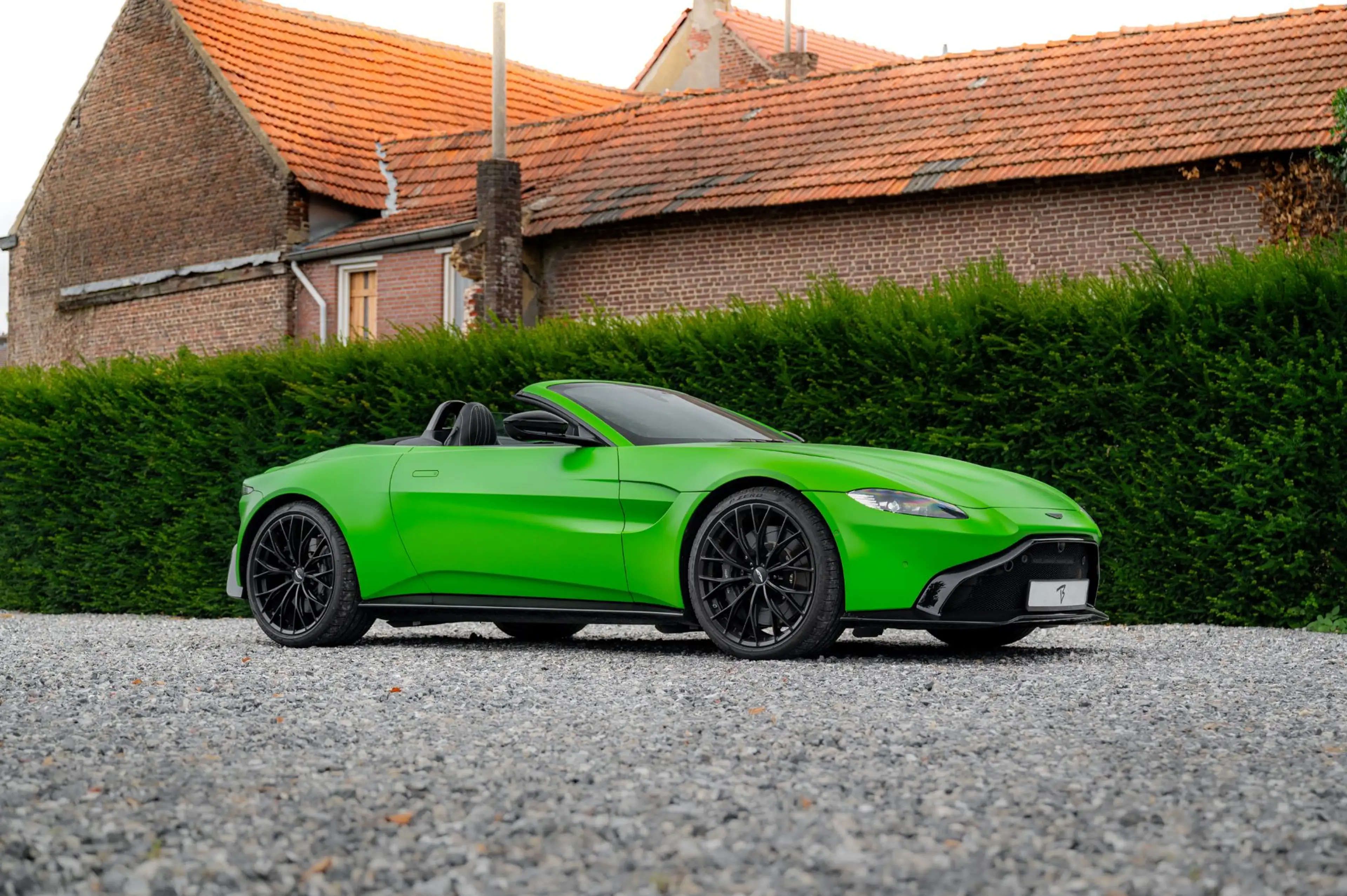 Aston Martin Vantage Roadster 4.0 V8 510pk | Kermit Green — photo 20