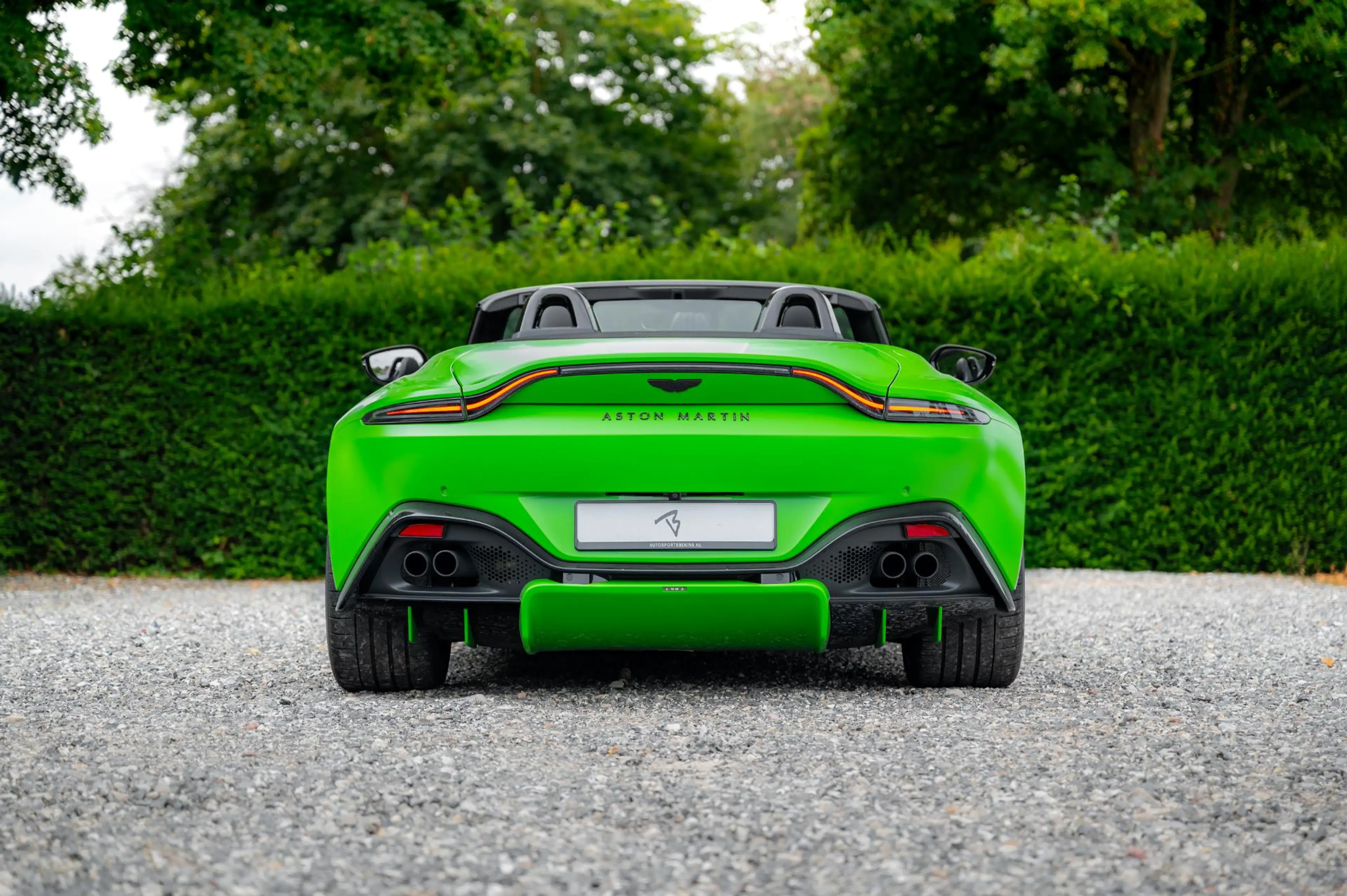Aston Martin Vantage Roadster 4.0 V8 510pk | Kermit Green — photo 30