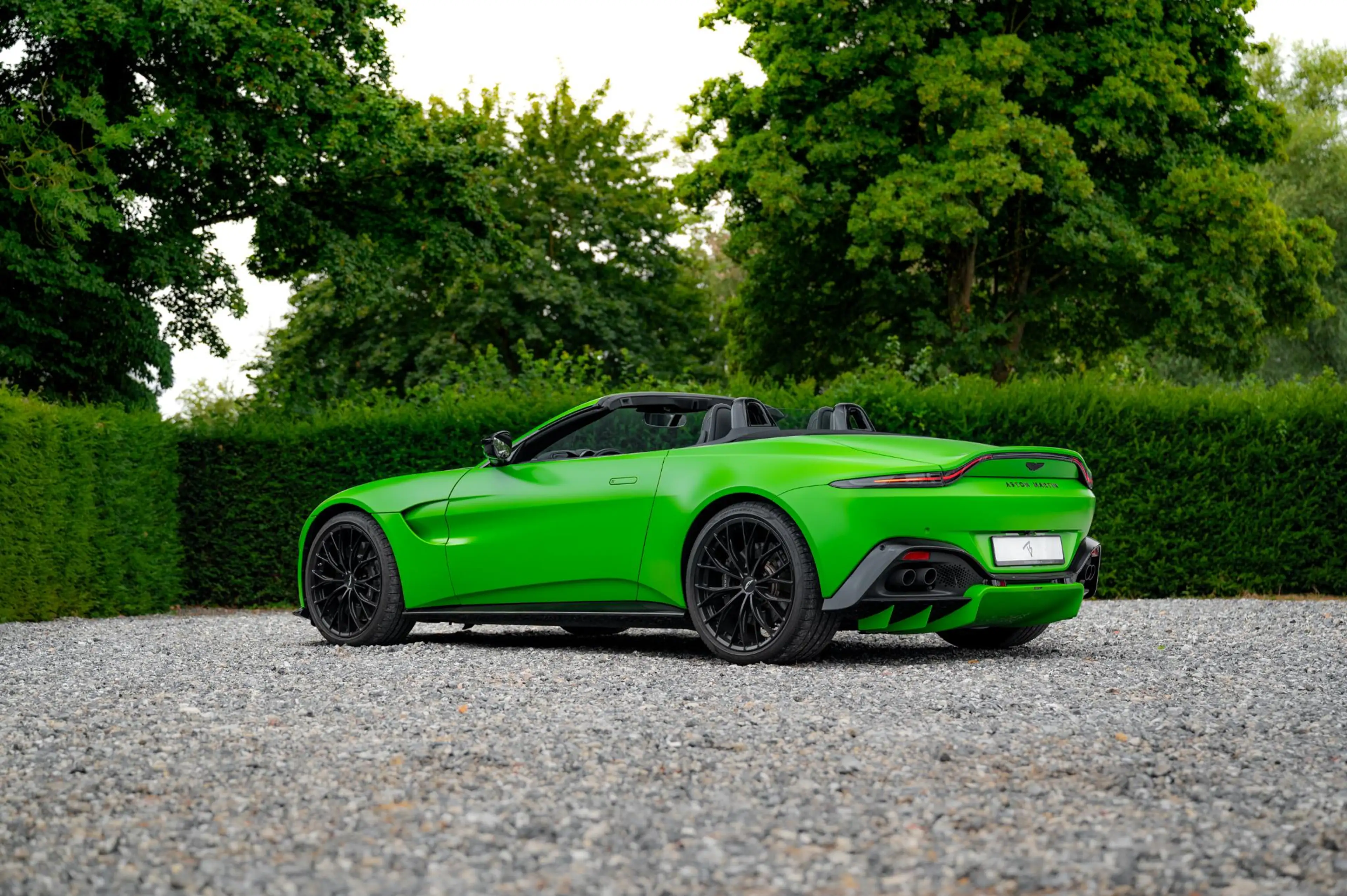 Aston Martin Vantage Roadster 4.0 V8 510pk | Kermit Green — photo 31