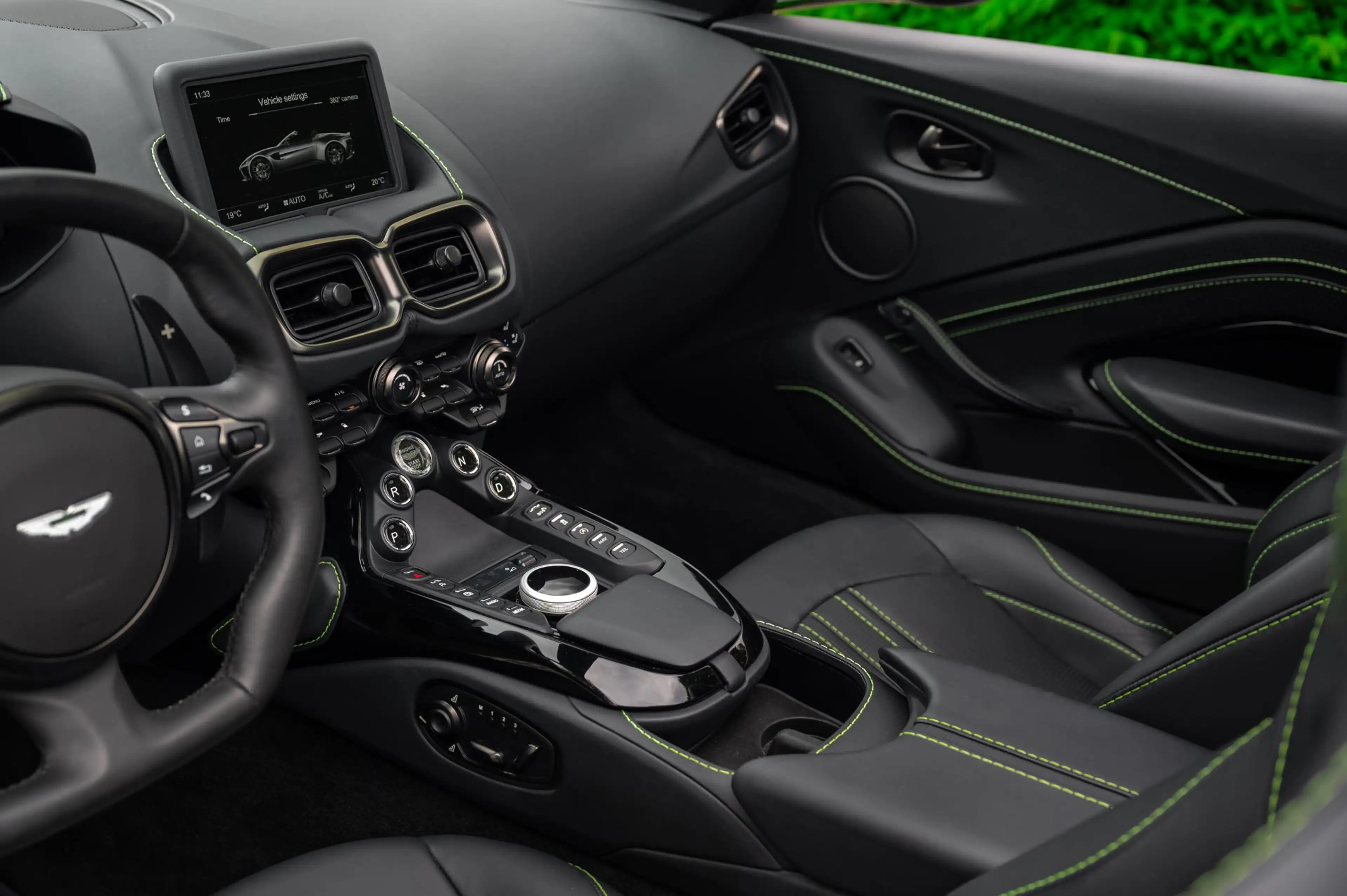 Aston Martin Vantage Roadster 4.0 V8 510pk | Kermit Green — photo 18