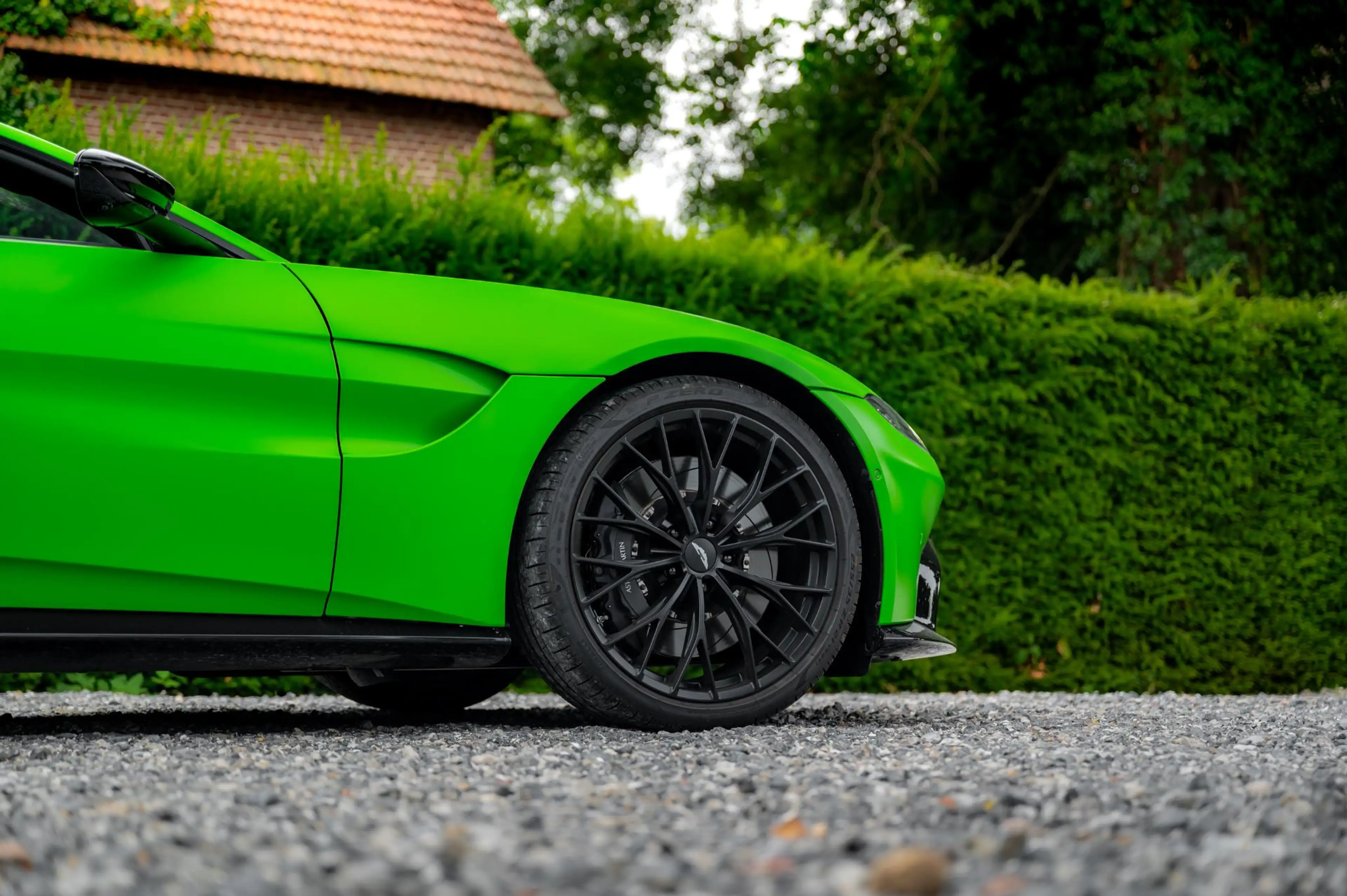 Aston Martin Vantage Roadster 4.0 V8 510pk | Kermit Green — photo 21