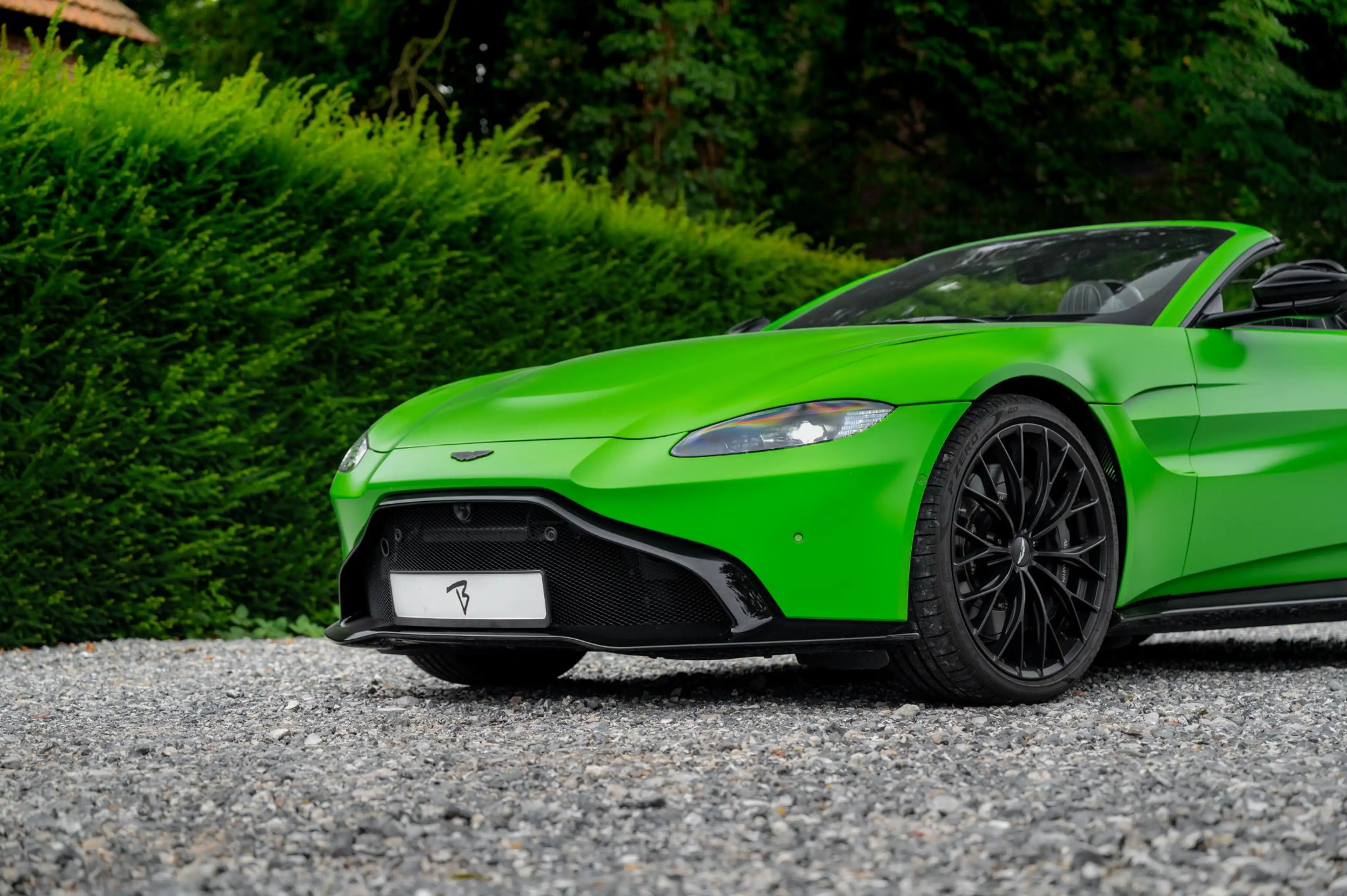 Aston Martin Vantage Roadster 4.0 V8 510pk | Kermit Green — photo 23