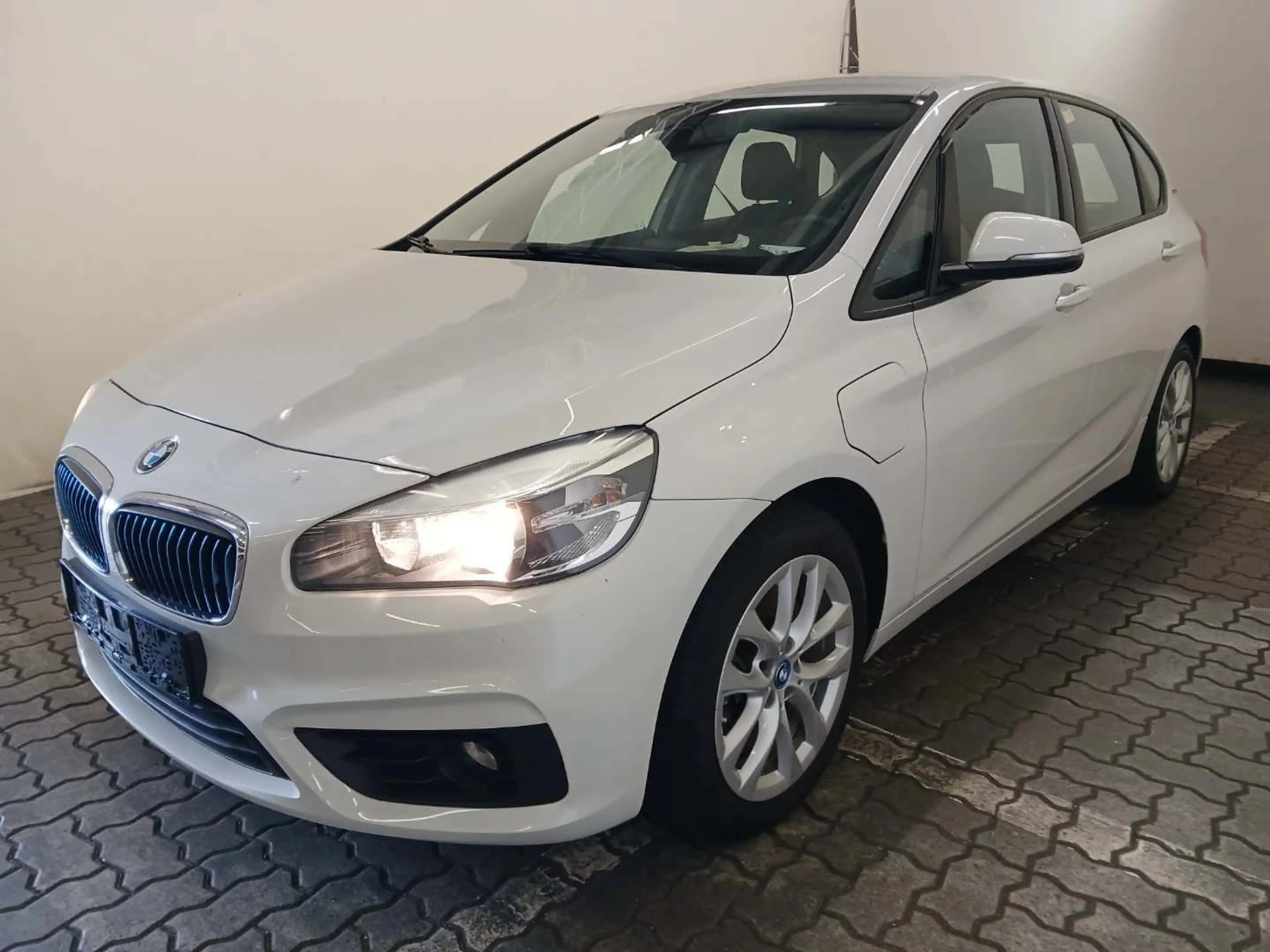 BMW 225 xe ACTIVE TOUR AUT Advantage*NAVI*AHK*ALU*PDC — photo 2