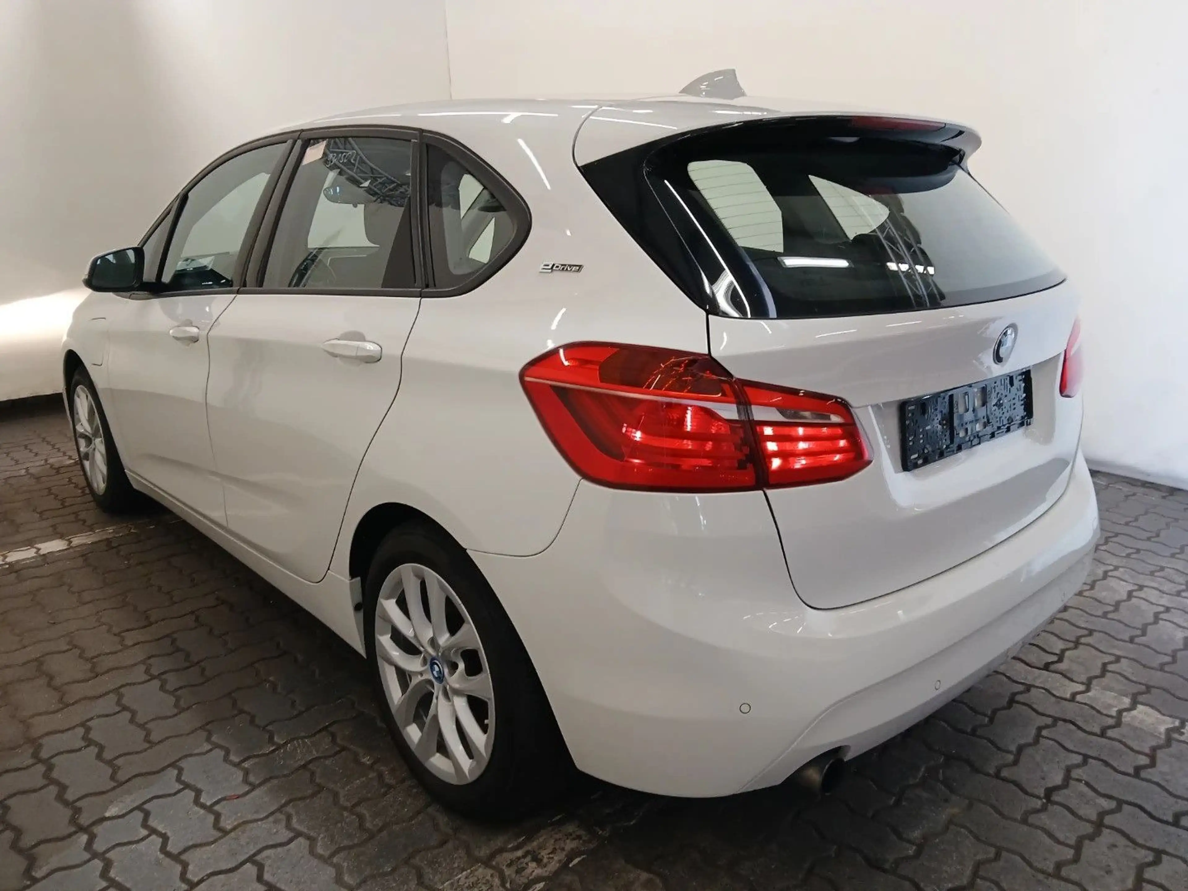 BMW 225 xe ACTIVE TOUR AUT Advantage*NAVI*AHK*ALU*PDC — photo 3
