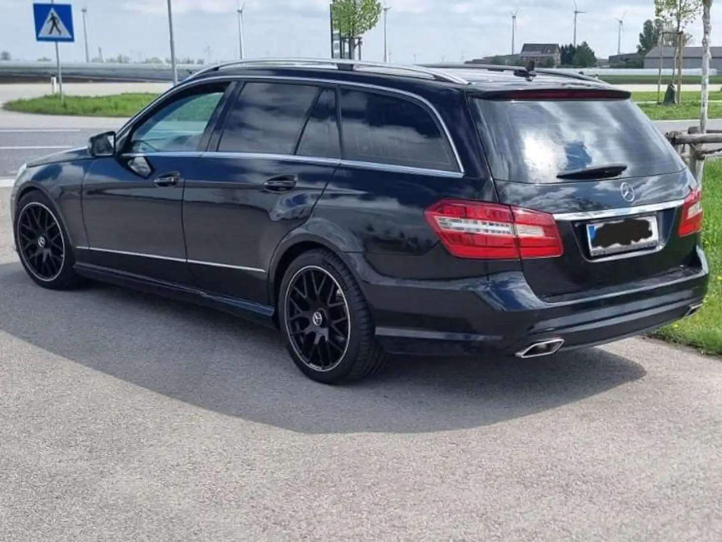 Mercedes-Benz E 250 E 250 T Avantgarde CDI Aut. Avantgarde Schwarz - 2