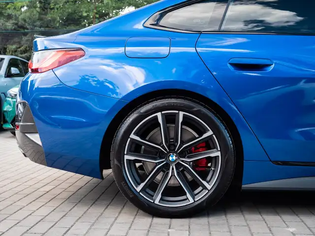 BMW M4 view 11