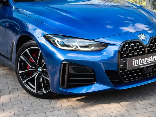 BMW M4 view 4