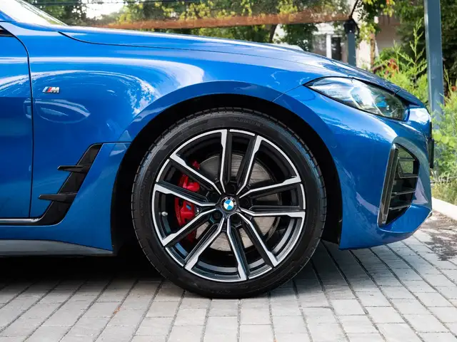 BMW M4 view 12