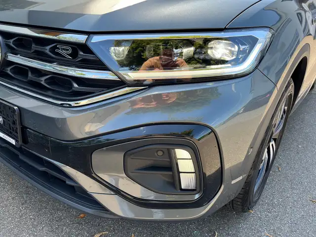Volkswagen T-Roc view 6