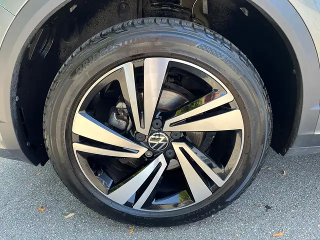Volkswagen T-Roc view 8