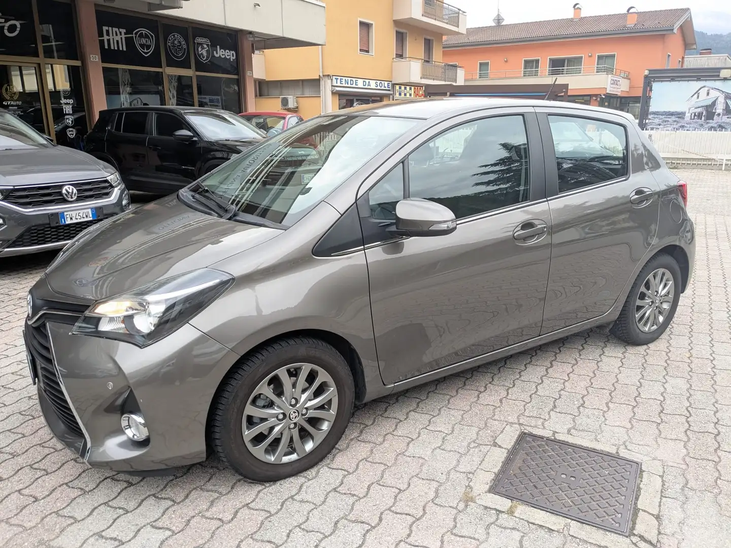 Toyota Yaris Yaris 5p 1.4 d-4d Lounge my16 Grigio - 1