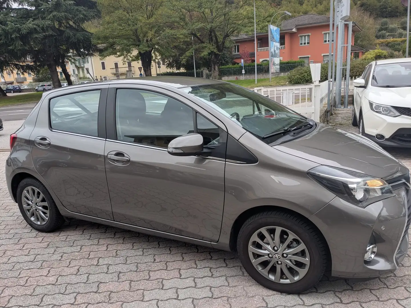 Toyota Yaris Yaris 5p 1.4 d-4d Lounge my16 Grigio - 2
