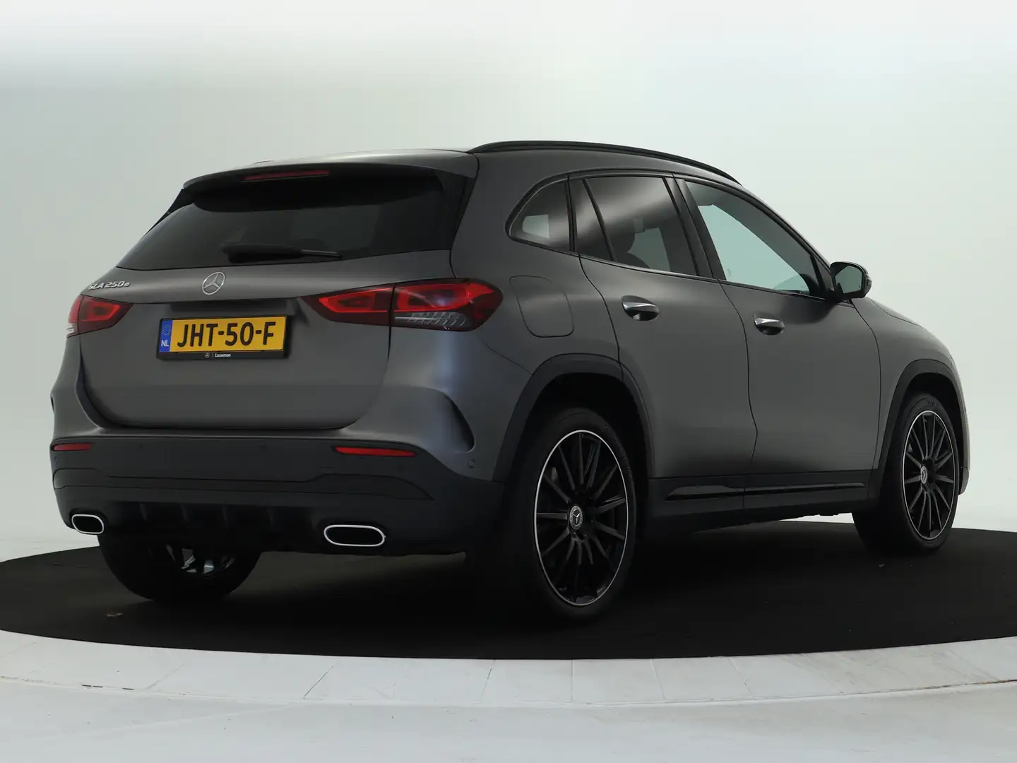 Mercedes-Benz GLA 250 e AMG Plug-In Hybride AMG Line | Night Pakket | 19 Grijs - 2