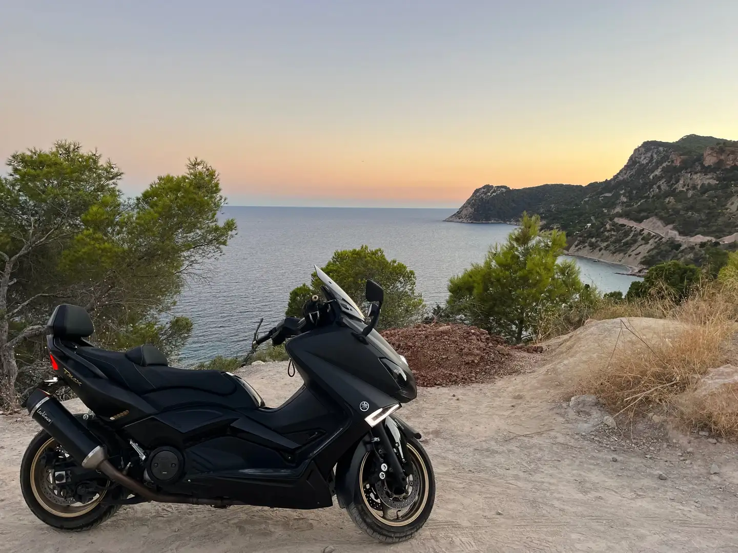Yamaha TMAX 530 BLACKMAX Negro - 1