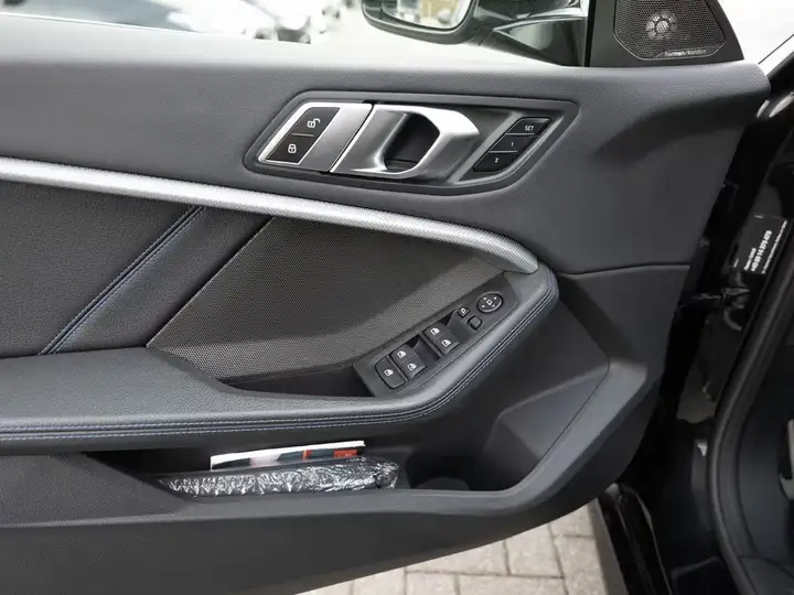 BMW Serie 2 2023, foto 13