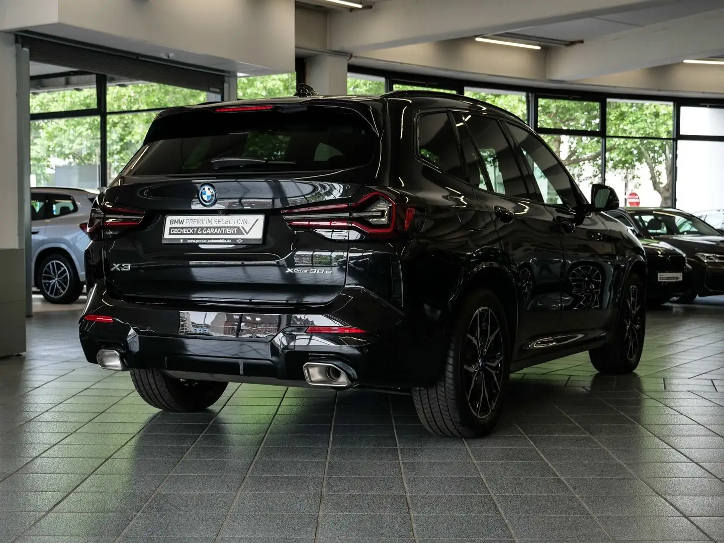 BMW X3 xDrive30e M-Sport Aut Nav HuD Laser Pano HiFi Schwarz - 2