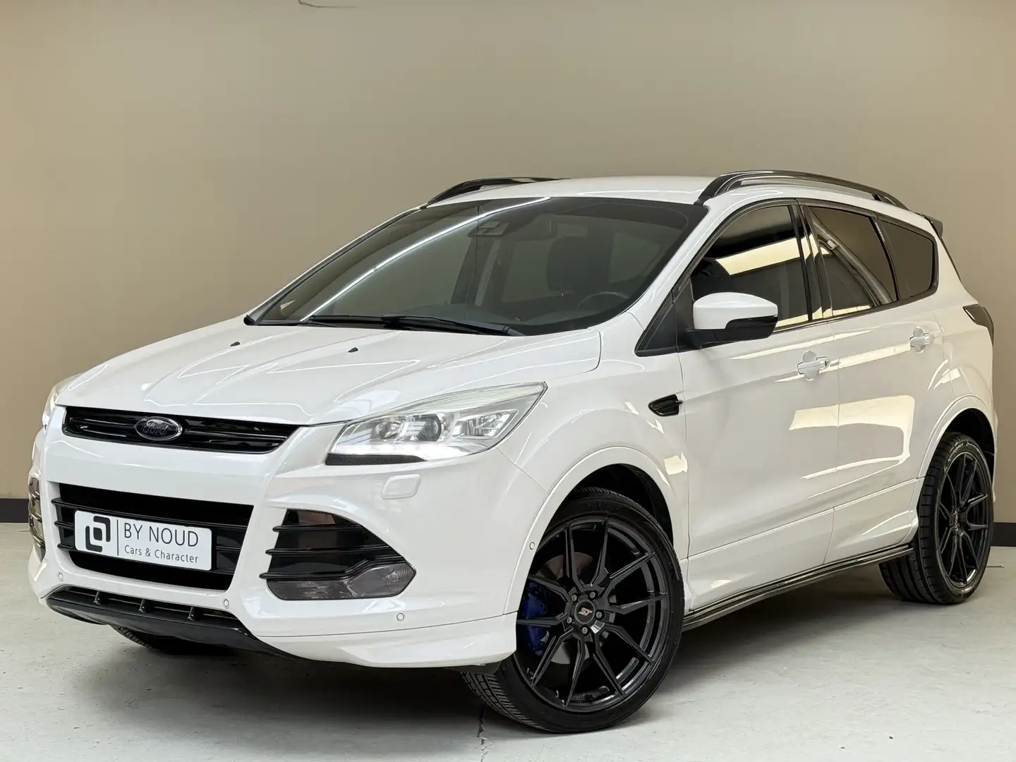 Ford Kuga 1.6 Titanium Plus 4WD, 183Pk, 2015, Liefhebbersaut Blanc - 1
