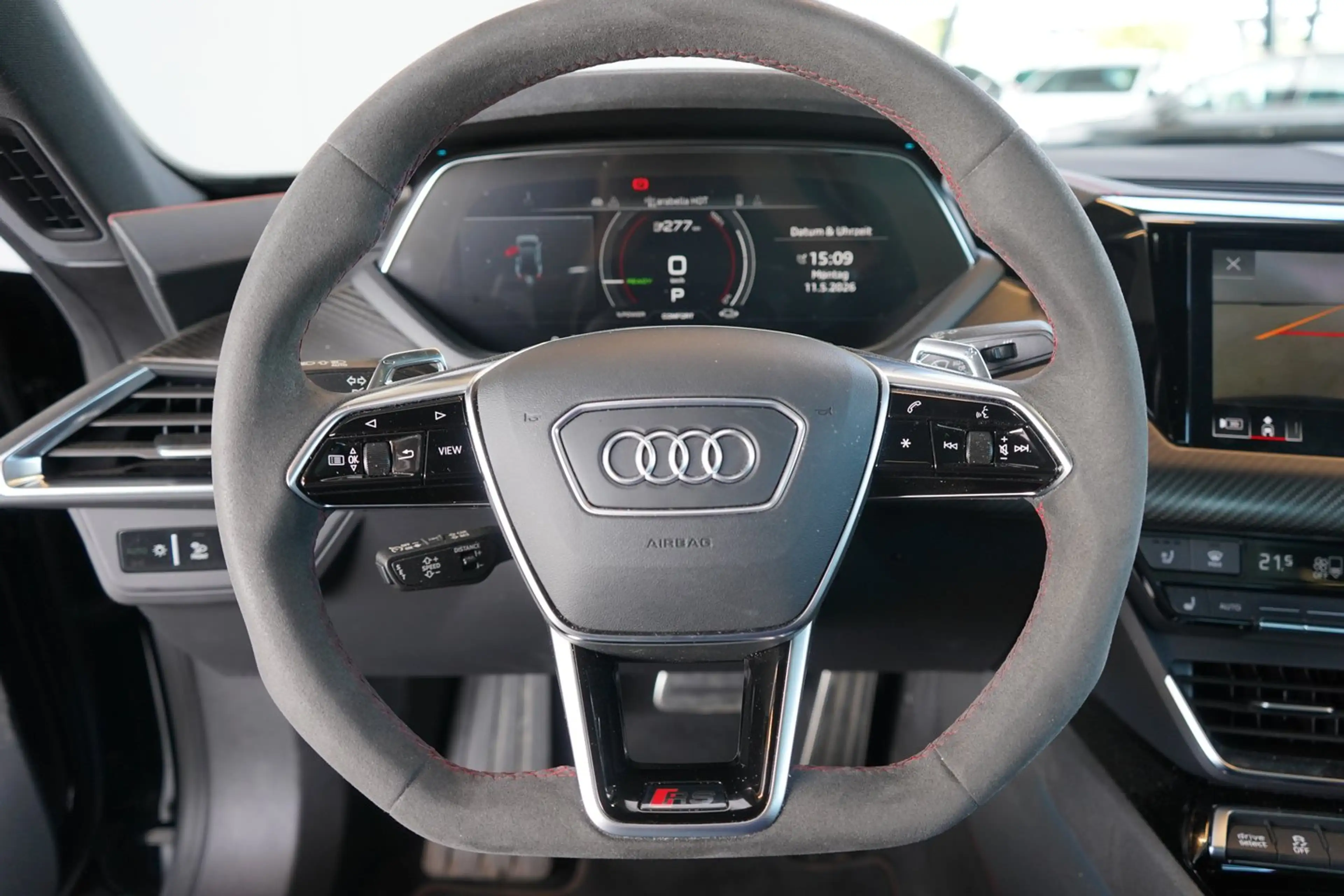 Audi RS e-tron GT — photo 10