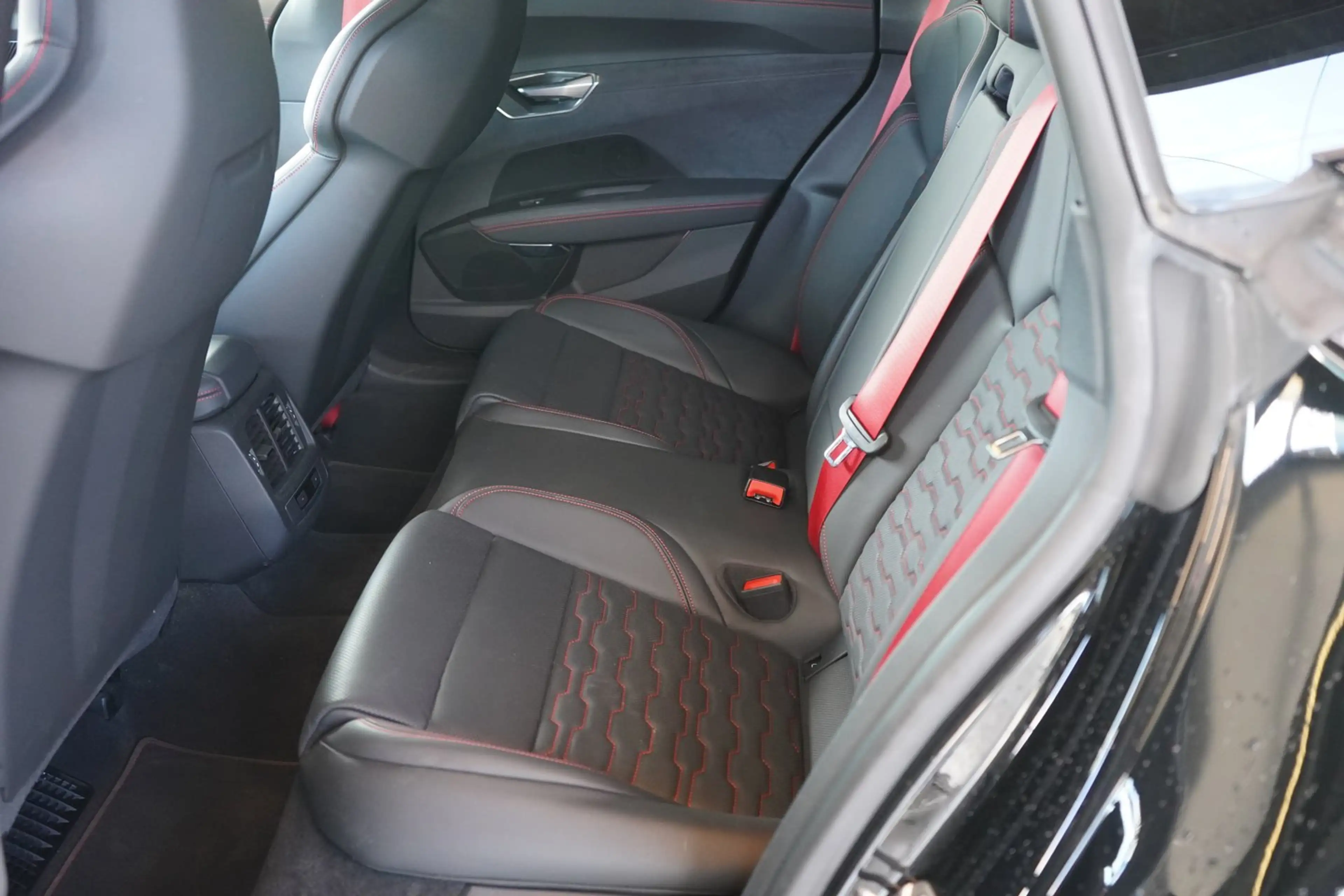 Audi RS e-tron GT — photo 6