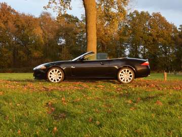 4.2 V8 Convertible – Midnight Black – Y06