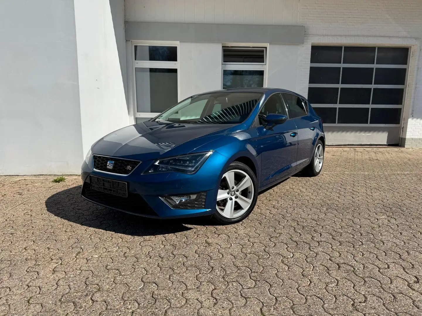 SEAT Leon 1.4 TSI FR LED Navi Bluetooth Tempomat PDC Blau - 1
