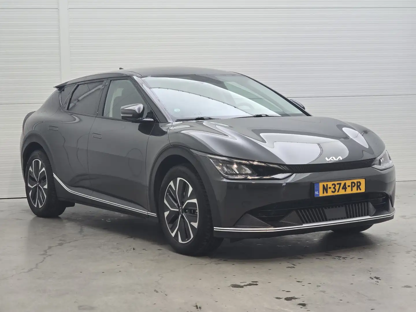Kia EV6 58 kWh | Warmtepomp | Navi | Clima | PDC |* Grijs - 2