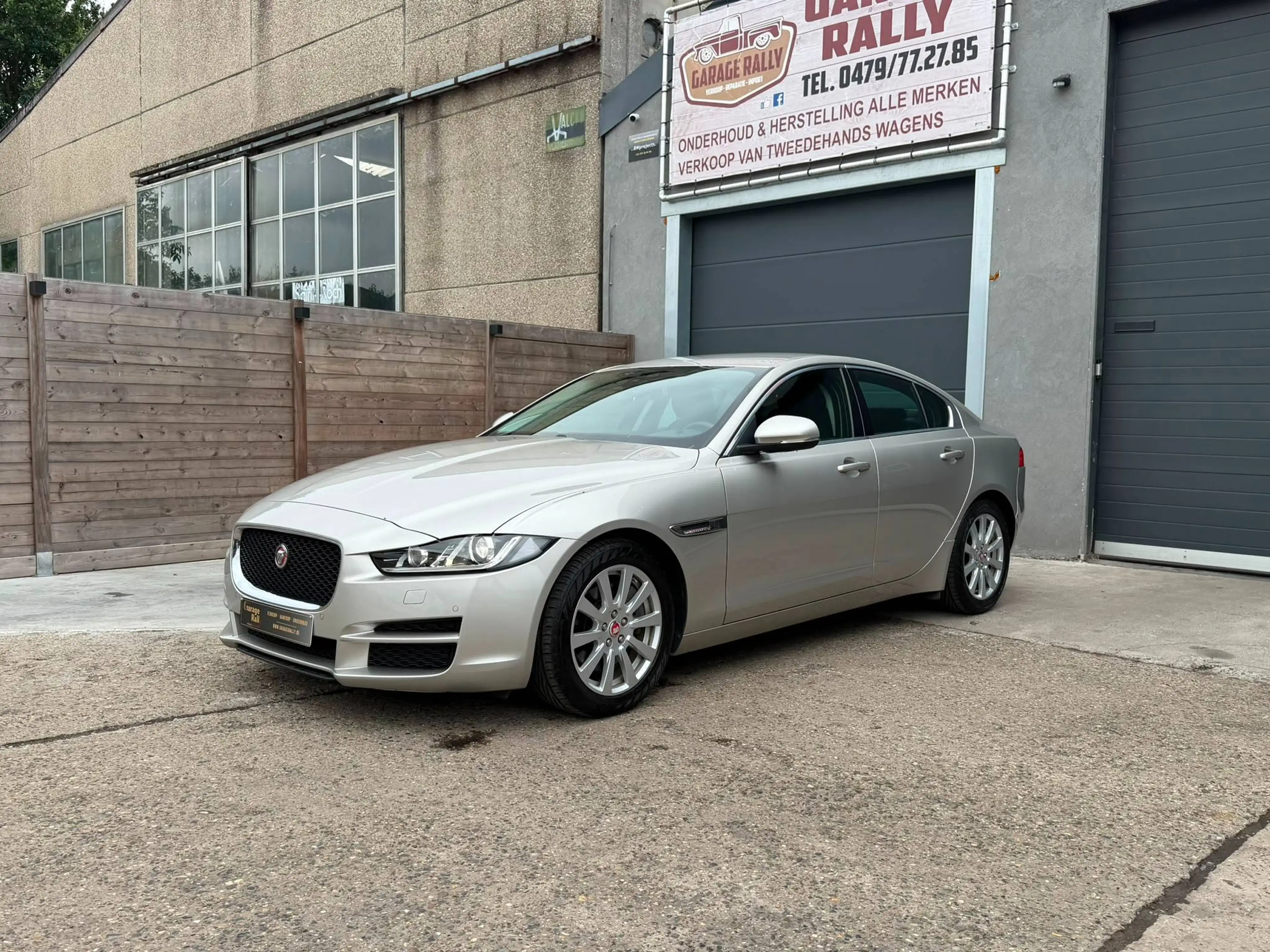 Jaguar XE XE 2.0 T Pure — photo 3