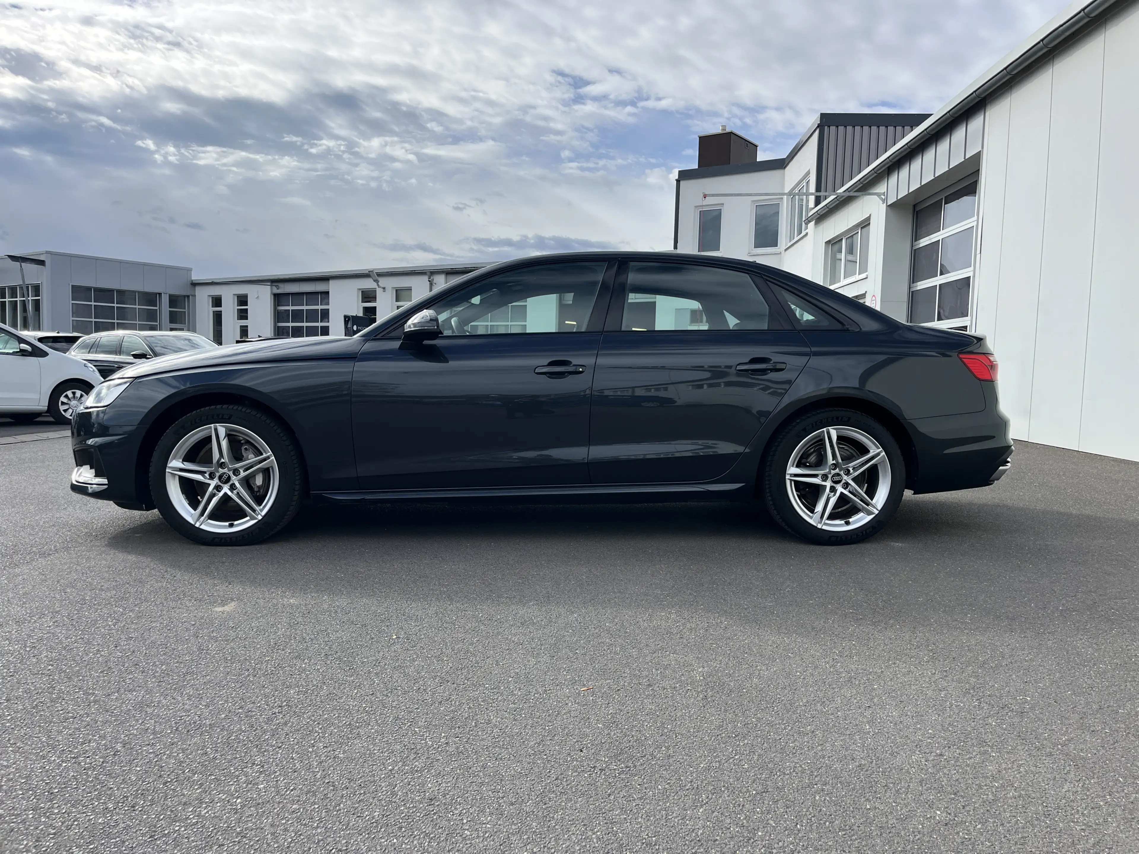 Audi A4 40 2.0 TDI quattro S tronic advanced 163€ m.20% — photo 2