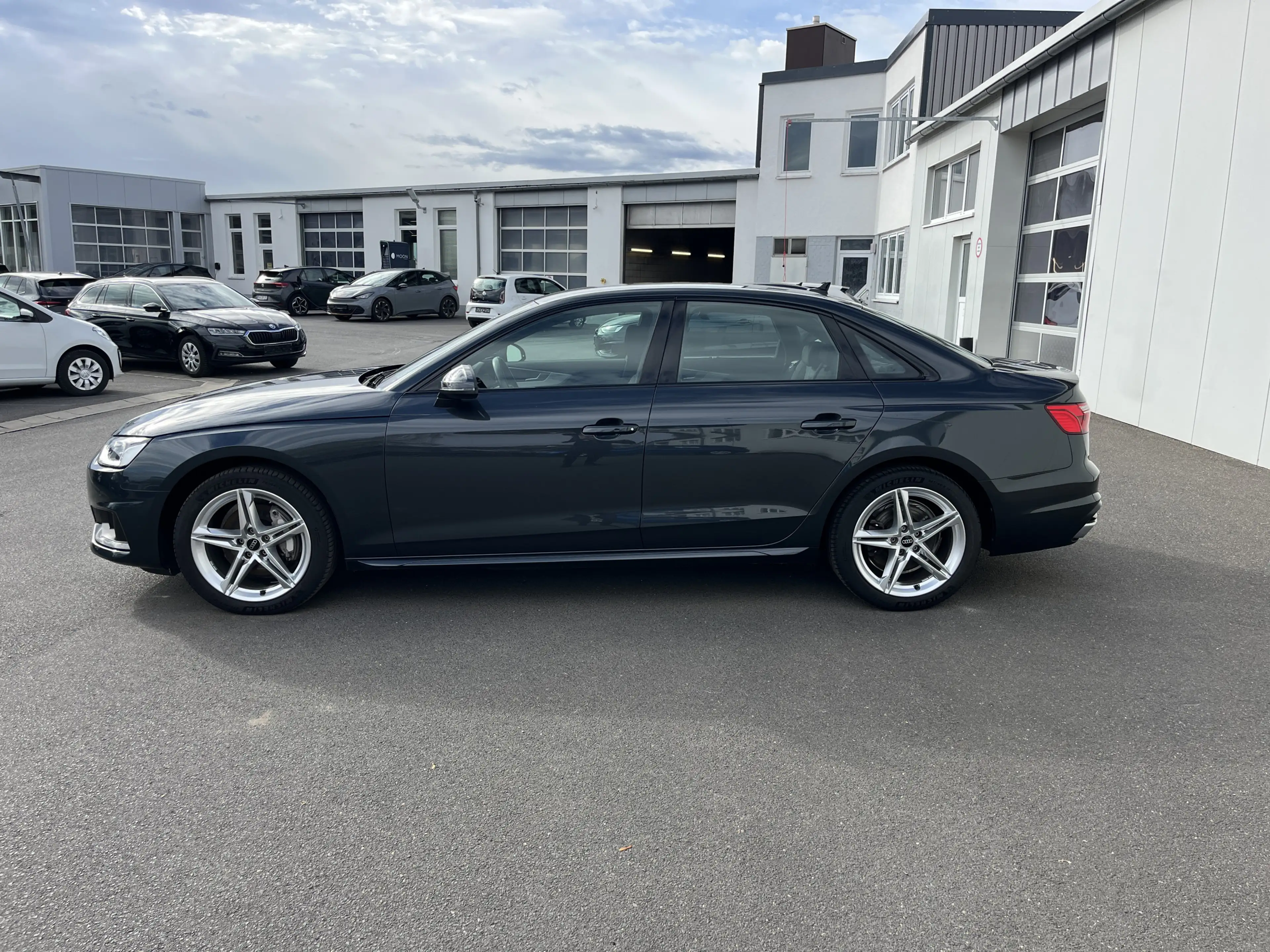 Audi A4 40 2.0 TDI quattro S tronic advanced 163€ m.20% — photo 3