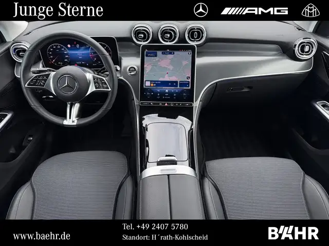 Mercedes-Benz 220 view 4
