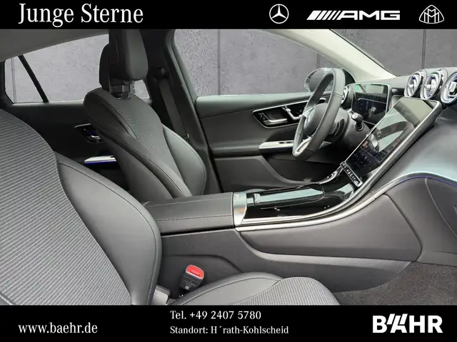 Mercedes-Benz 220 view 5