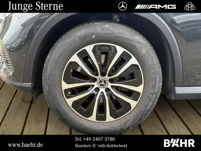 Mercedes-Benz 220 view 6